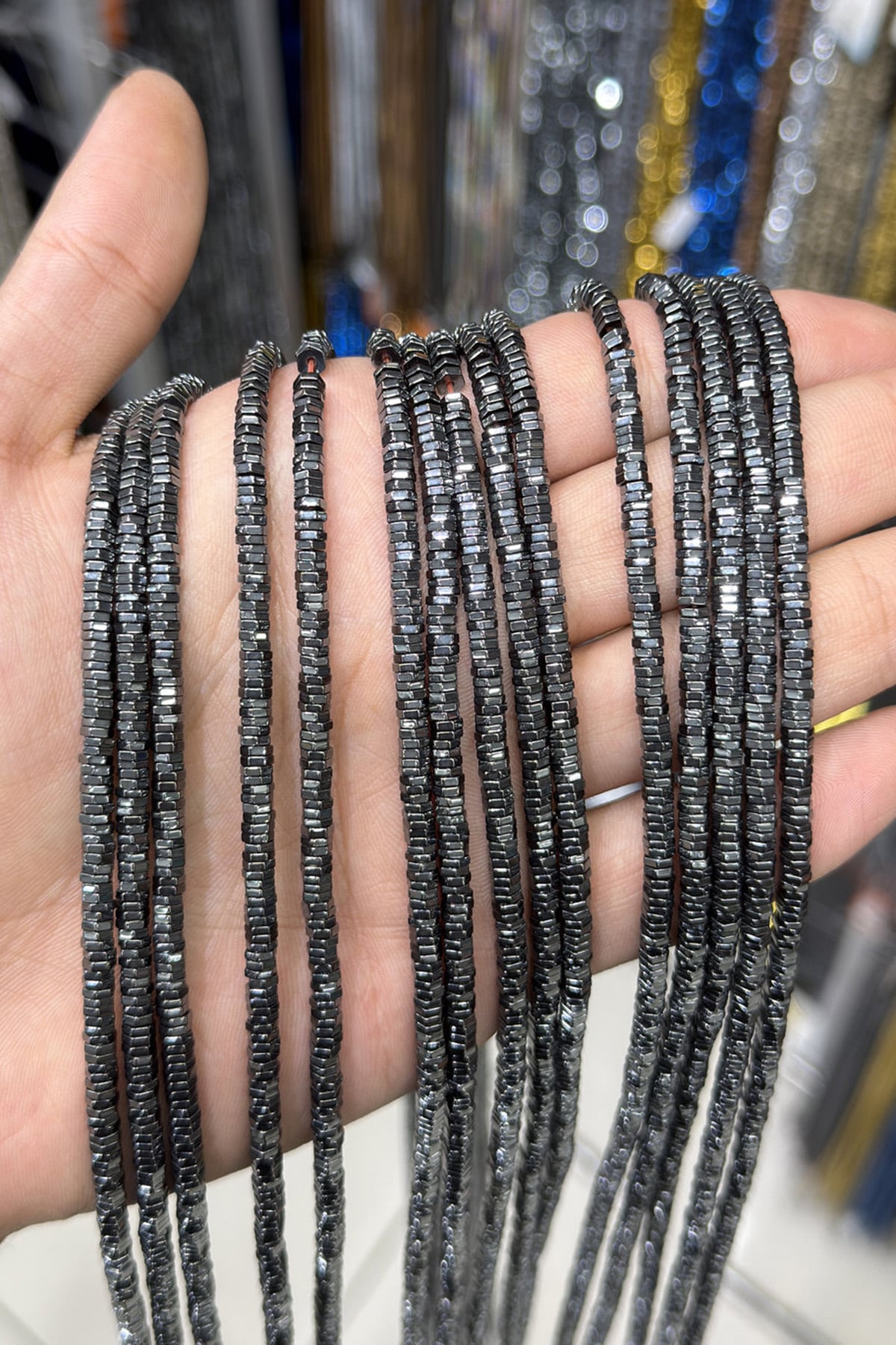 Hematit Taşı Altıgen Kesim Parlak Füme 4x1mm Doğal Taş Dizi