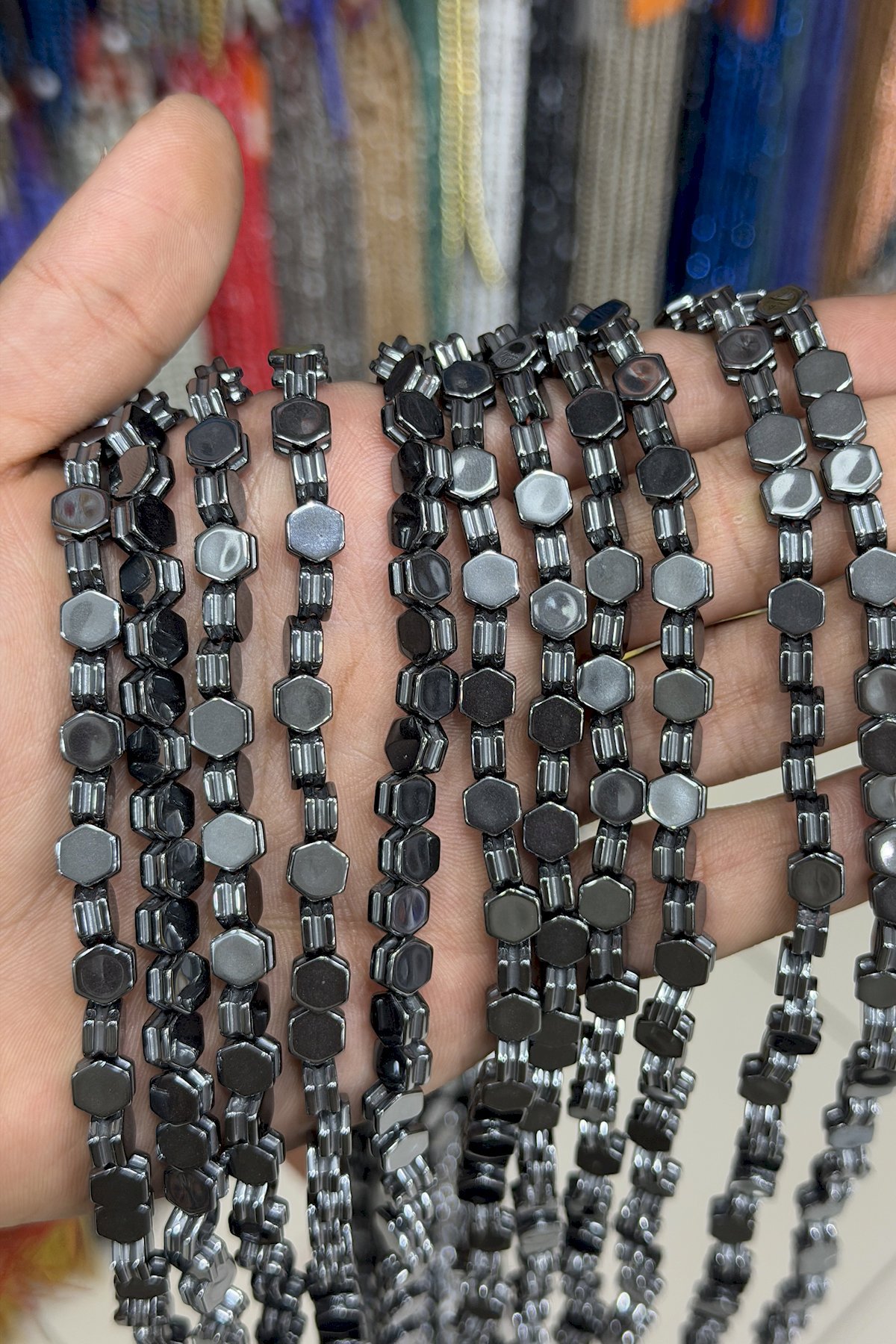 Hematit Taşı Altıgen Kesim Parlak Füme 7x4mm Doğal Taş Dizi