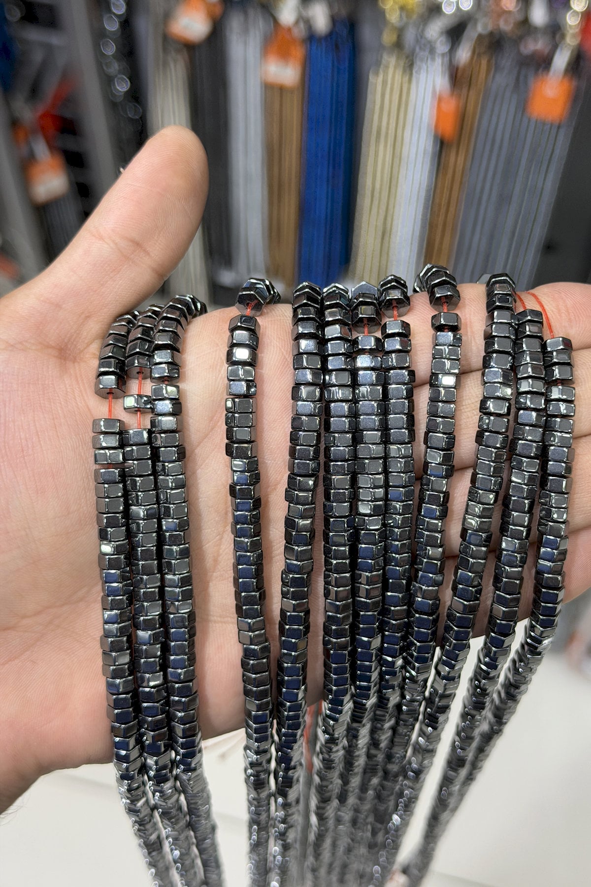 Hematit Taşı Altıgen Kesim Parlak Füme 6x3mm Doğal Taş Dizi