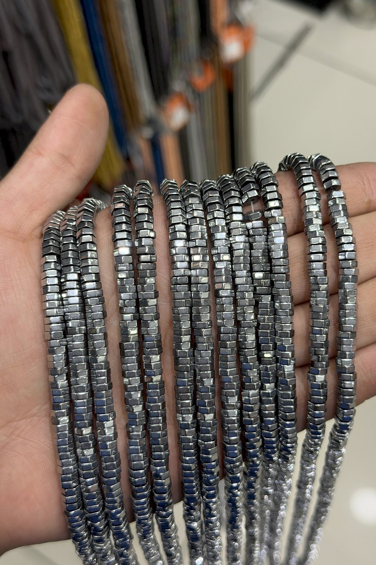 Hematit Taşı Altıgen Kesim Parlak Gümüş 6x2mm Doğal Taş Dizi