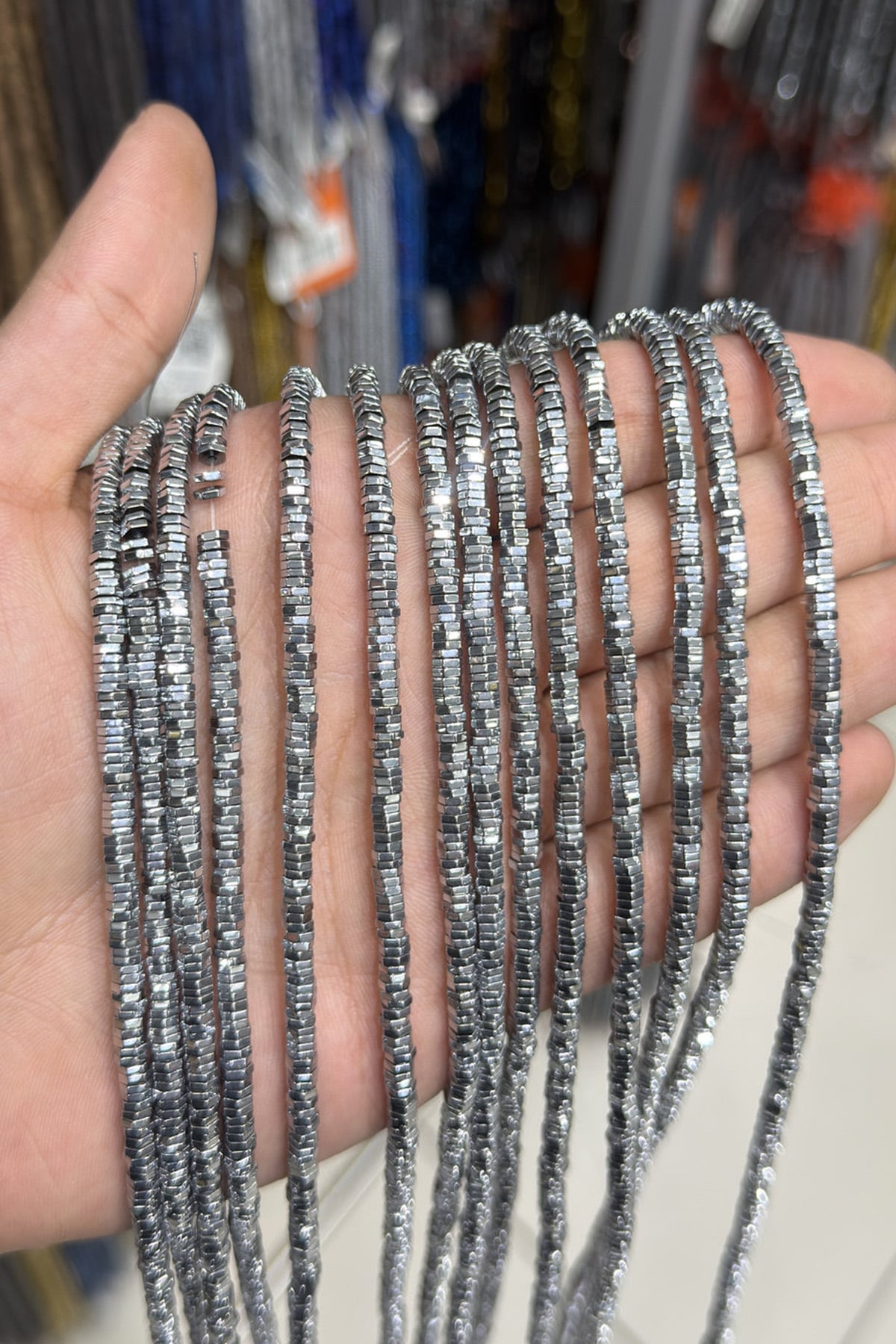 Hematit Taşı Altıgen Kesim Parlak Gümüş 4x1mm Doğal Taş Dizi