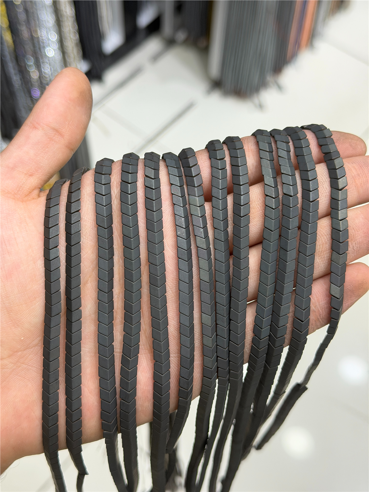 Hematit Taşı Bombeli Çavuş Kesim Mat Siyah 6x3mm Doğal Taş Dizi
