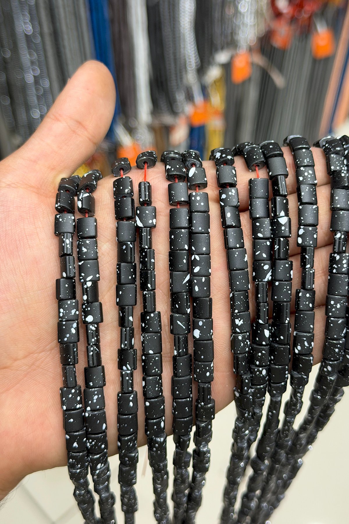 Hematit Taşı Bombeli Kare Kanallı Kesim Mat Siyah 7x7mm Doğal Taş Dizi