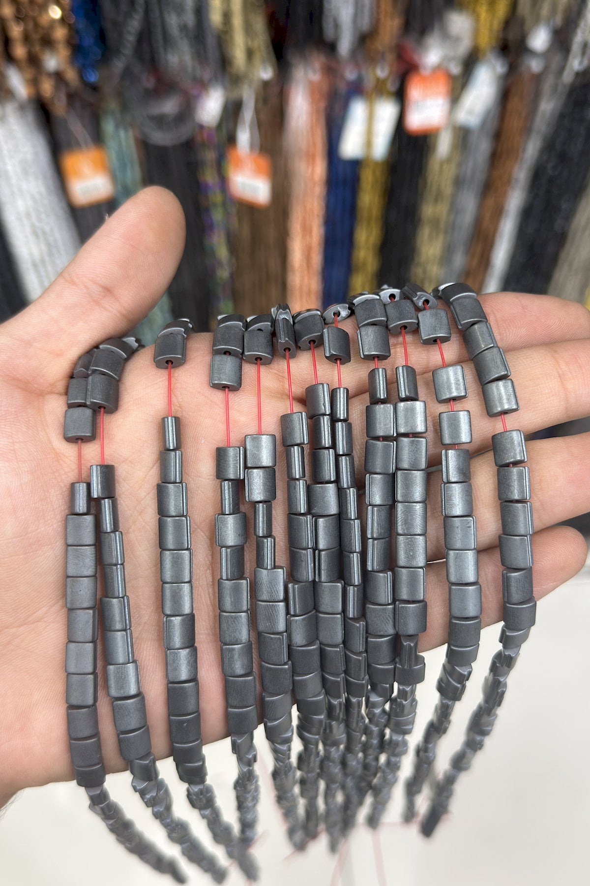 Hematit Taşı Bombeli Kare Kanallı Kesim Mat Gri 7x7mm Doğal Taş Dizi