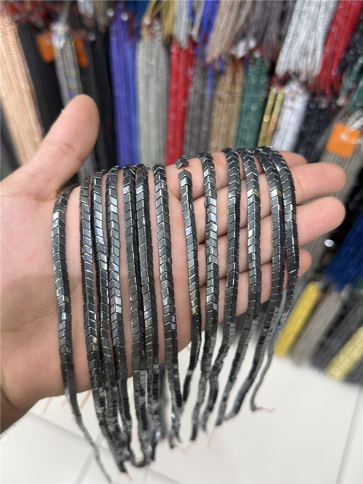 Hematit Taşı Bombeli Kesim Parlak Füme 6x3mm Doğal Taş Dizi