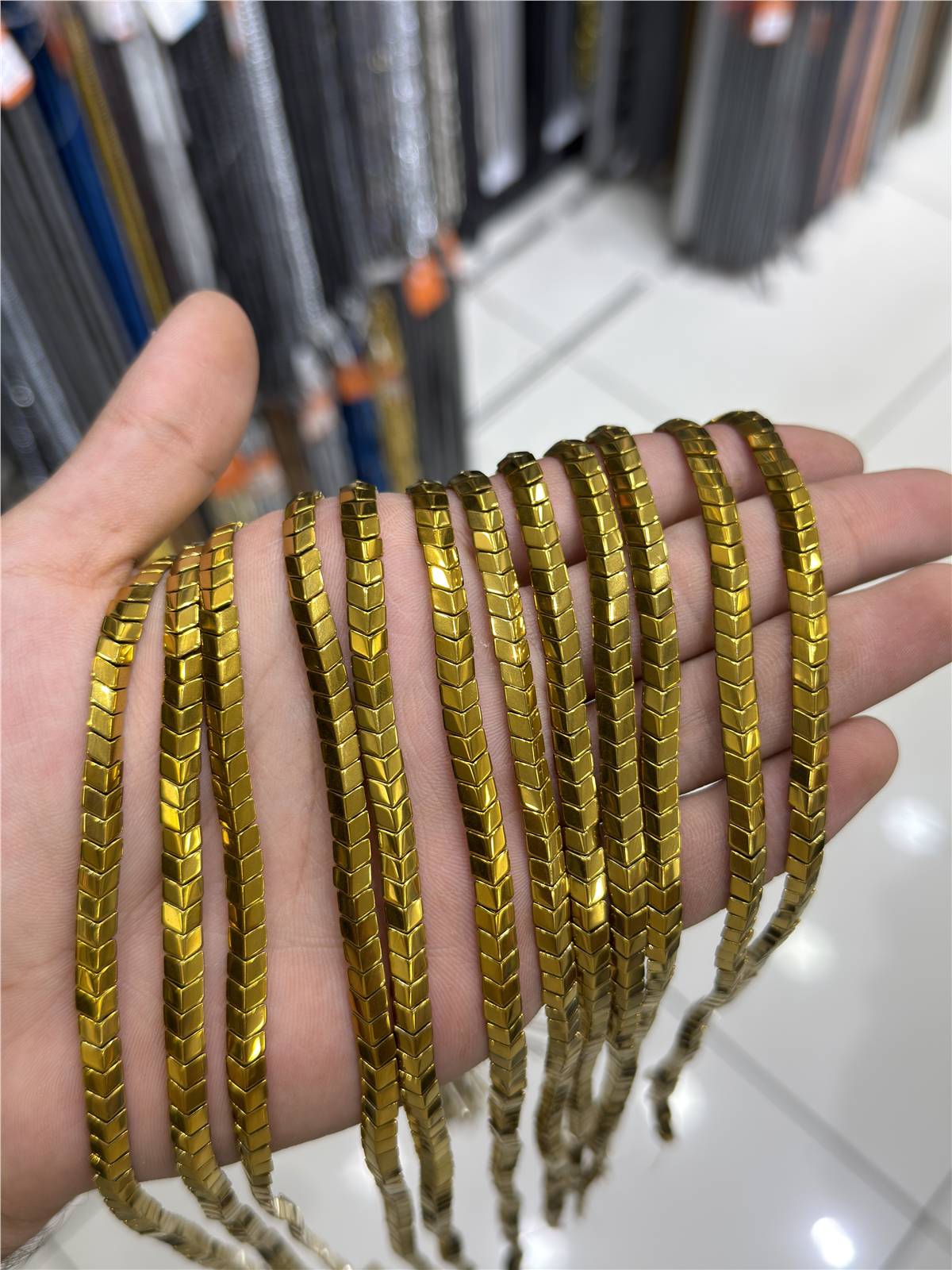 Hematit Taşı Bombeli Kesim Parlak Gold 6x3mm Doğal Taş Dizi