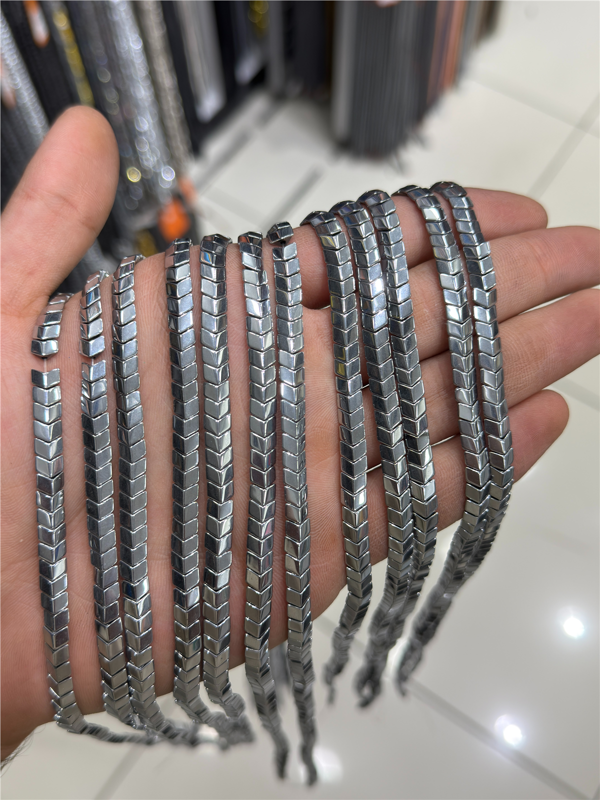 Hematit Taşı Bombeli Kesim Parlak Gümüş 6x3mm Doğal Taş Dizi