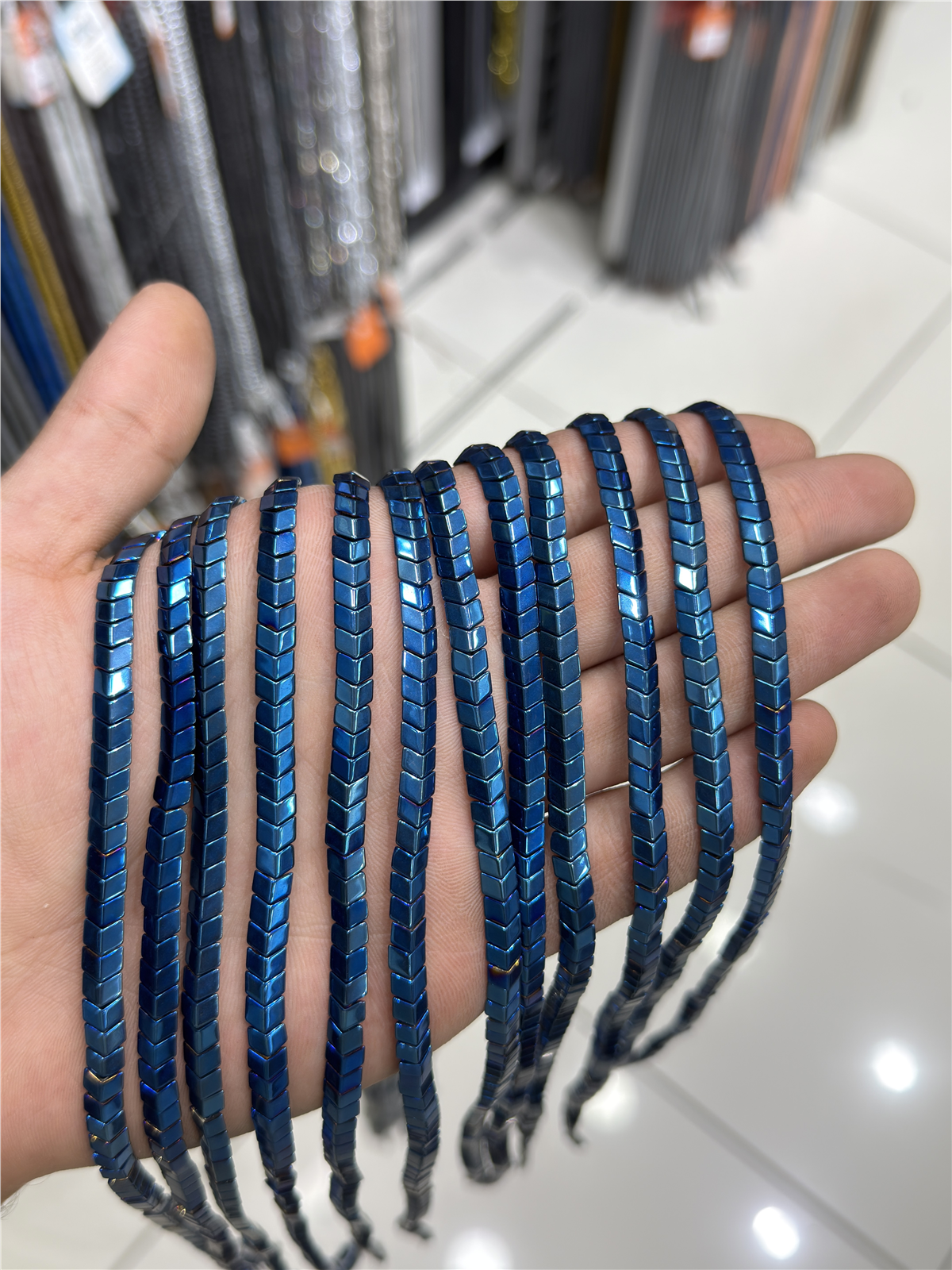 Hematit Taşı Bombeli Kesim Parlak Mavi 6x3mm Doğal Taş Dizi