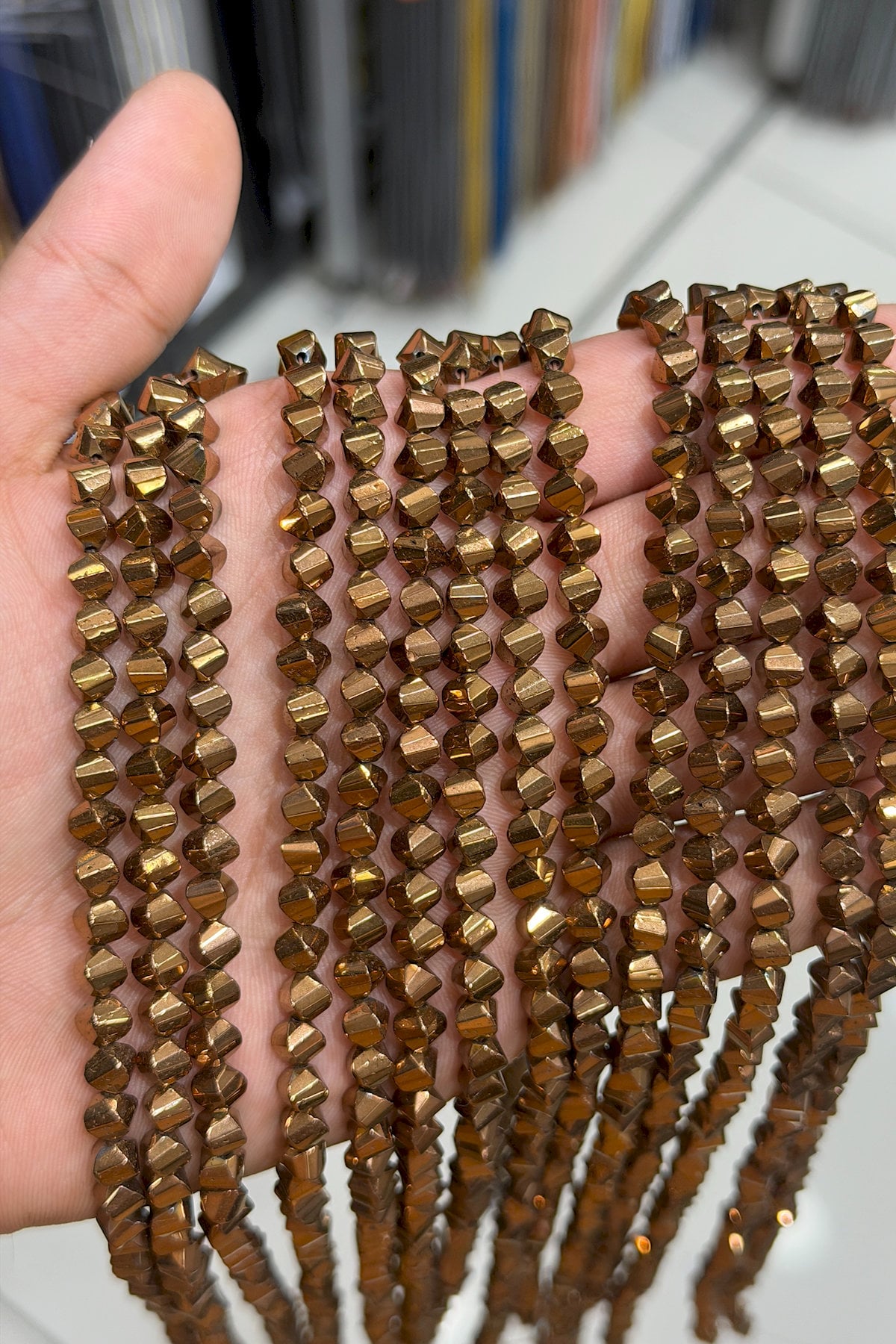 Hematit Doğal Taş Parlak Kahverengi Burgu Kesim 6x6mm Dizi