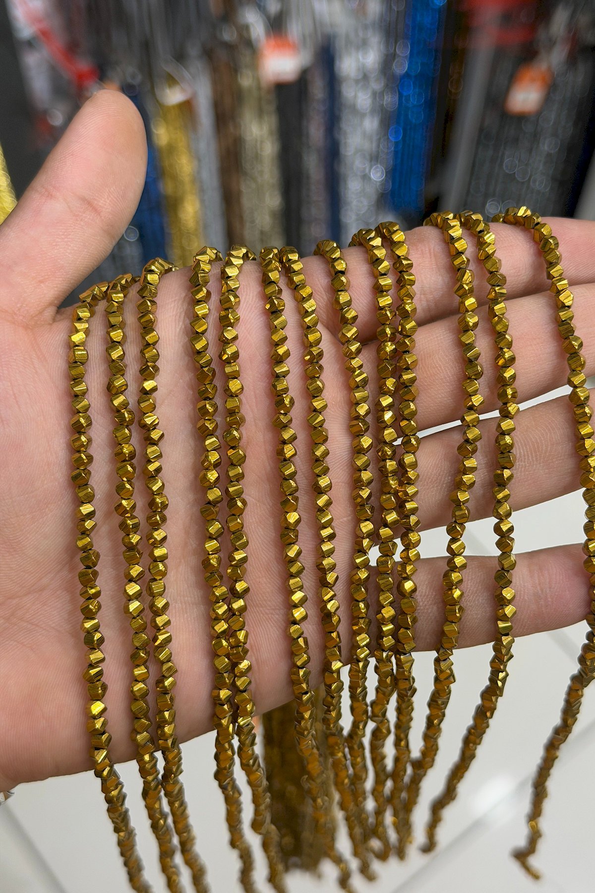 Hematit Taşı Burgulu Kesim Parlak Füme 4x4mm Doğal Taş Dizi
