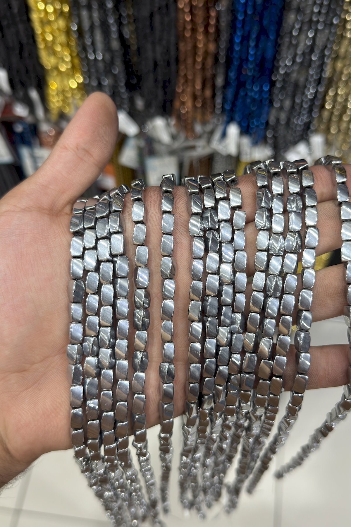 Hematit Taşı Burgulu Kesim Parlak Gümüş 5x8mm Doğal Taş Dizi