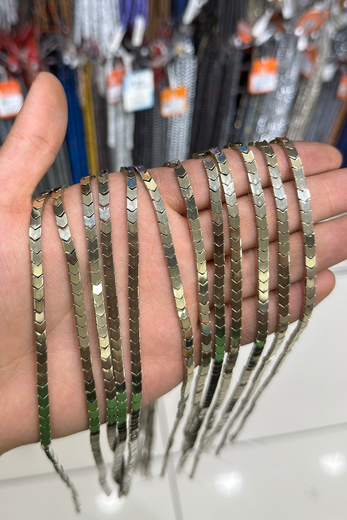 Hematit Taşı Çavuş Kesim 4x4mm- Parlak Antik Sarı Doğal Taş Dizi