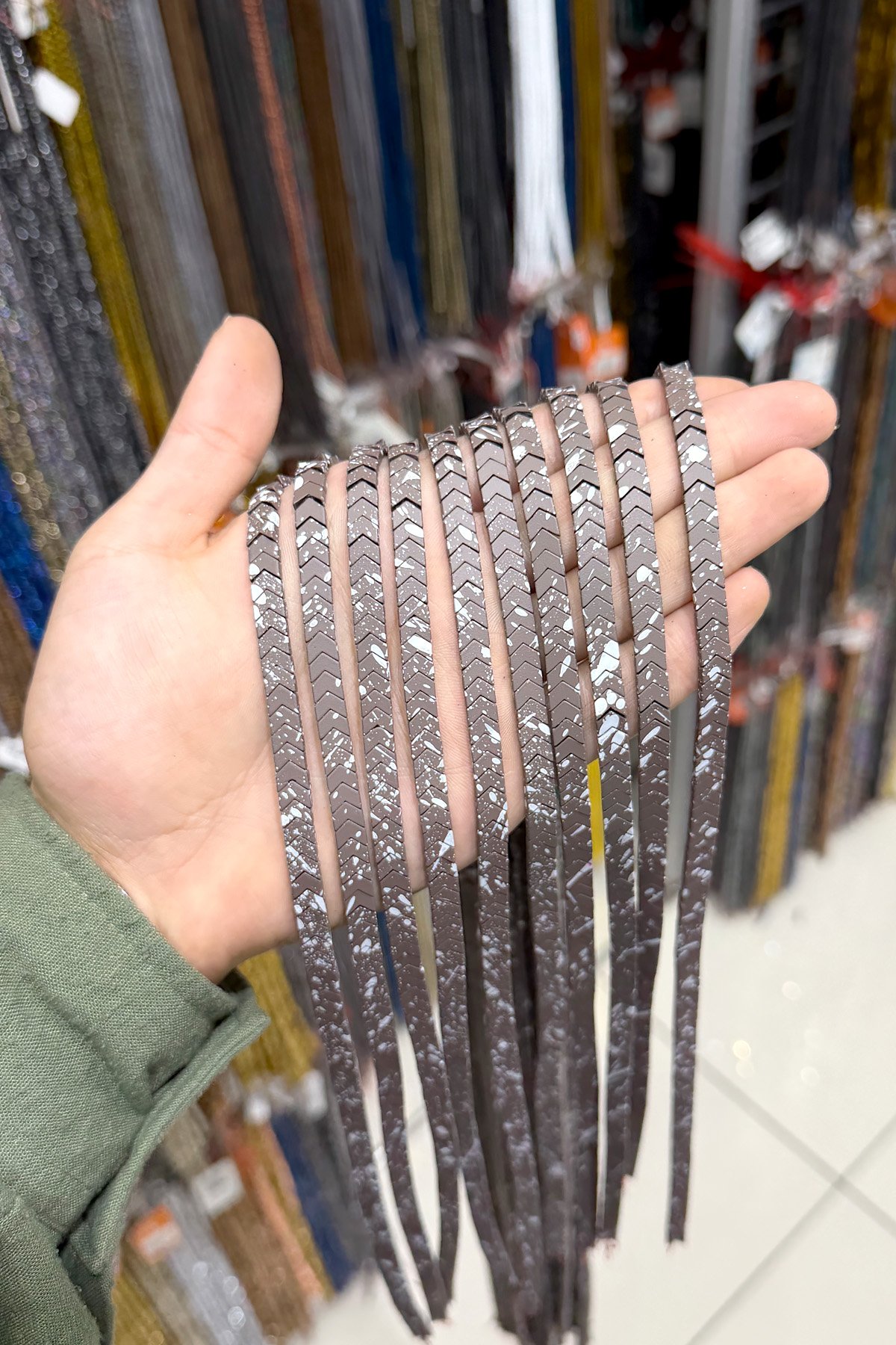 Hematit Taşı Çavuş Kesim 6x3mm-Benekli Mat Gri Doğal Taş Dizi