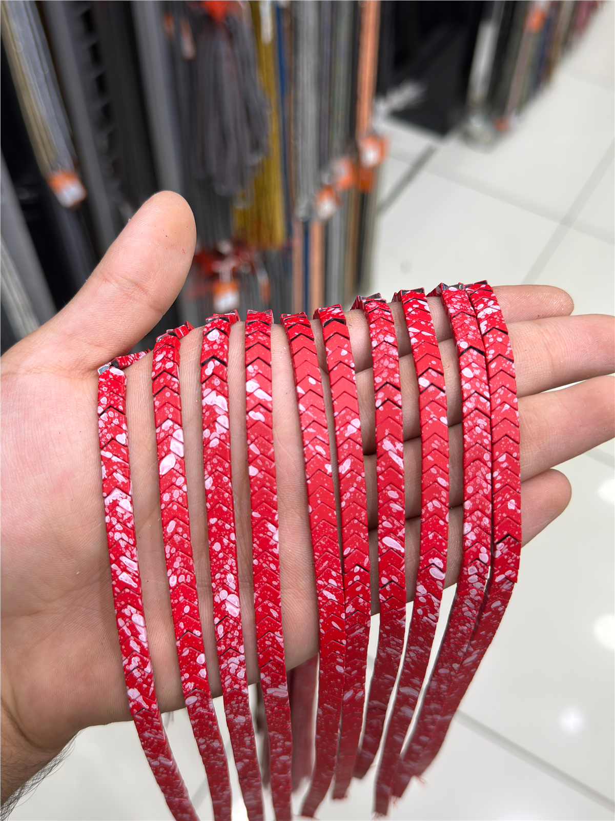 Hematit Taşı Çavuş Kesim Mat Kırmızı 6x3mm Doğal Taş Dizi