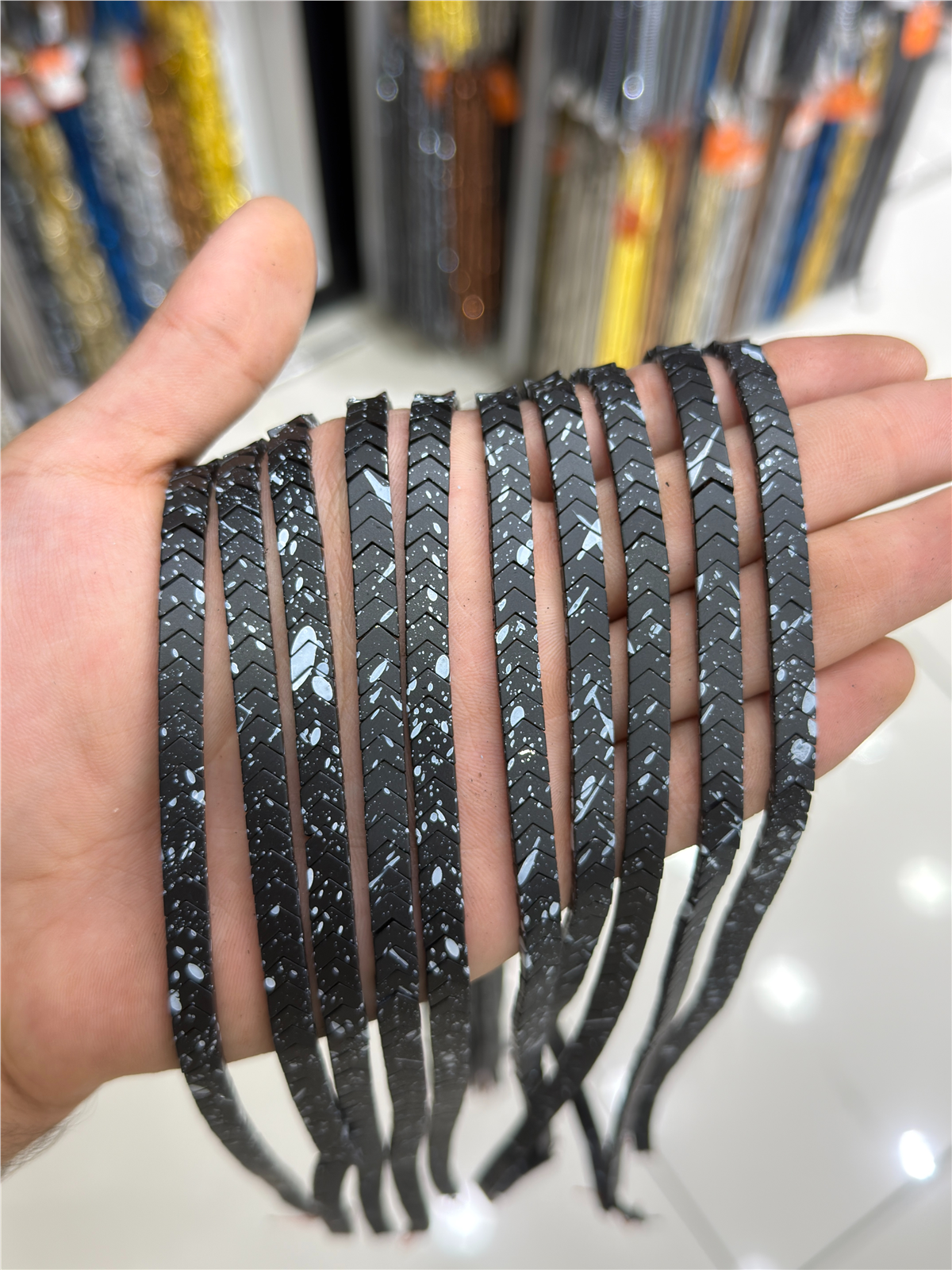 Hematit Taşı Çavuş Kesim Mat Siyah 6x3mm Doğal Taş Dizi