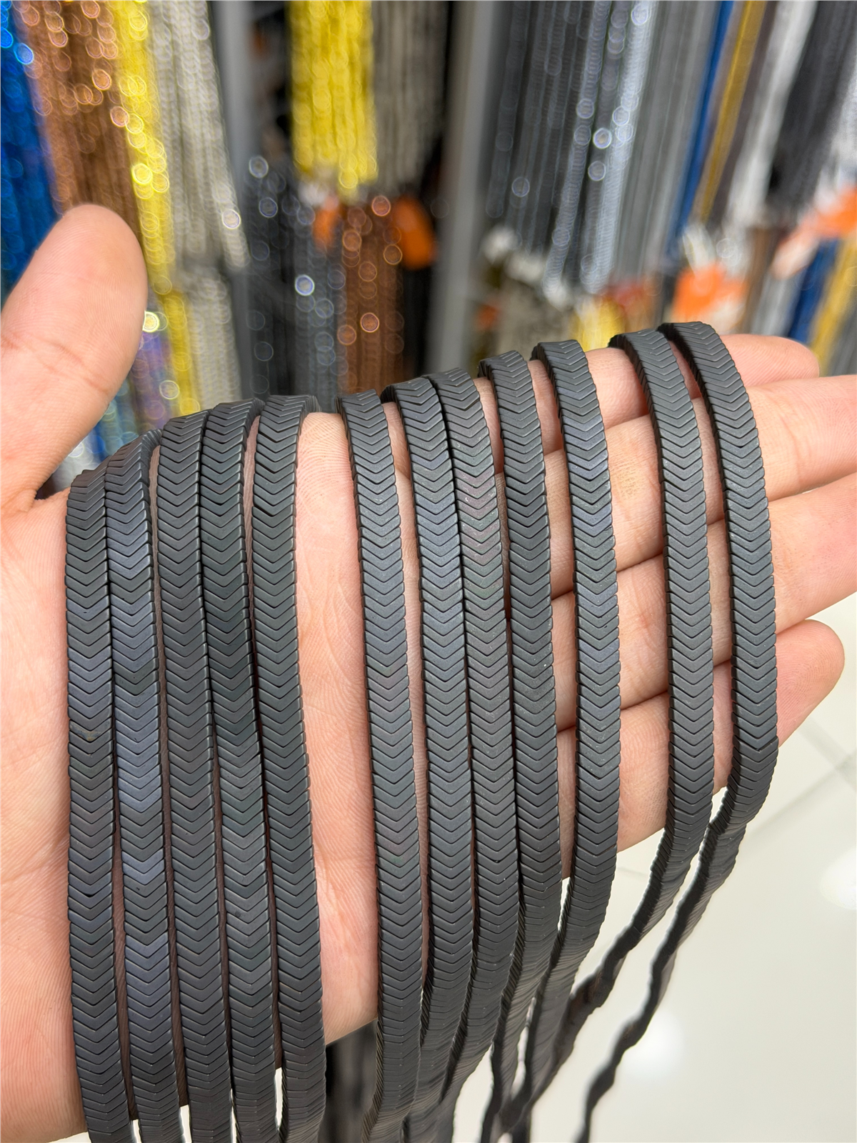 Hematit Taşı Çavuş Kesim Mat Siyah 7x1mm Doğal Taş Dizi