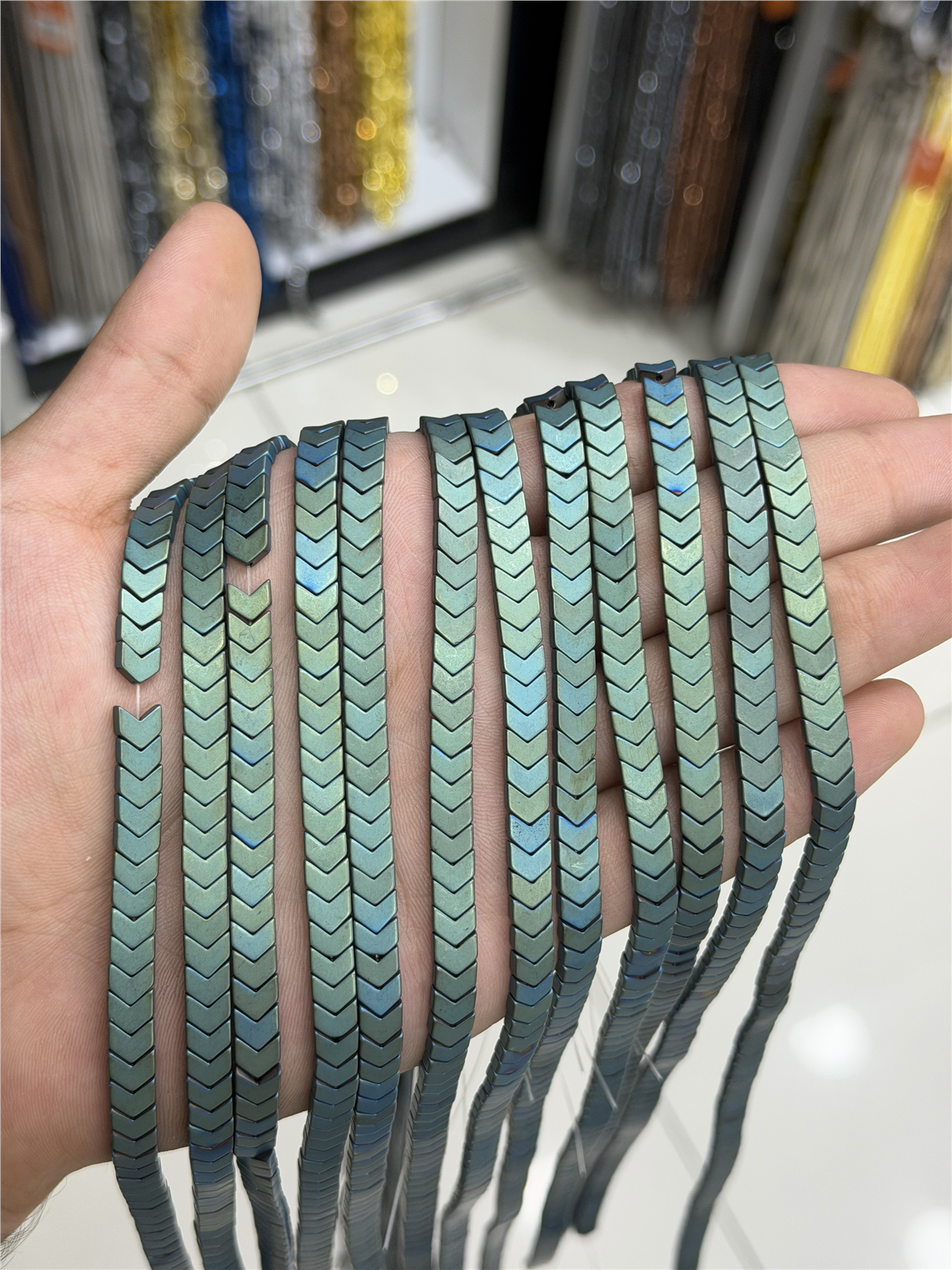 Hematit Taşı Çavuş Kesim Mat Yeşil 6x3mm Doğal Taş Dizi
