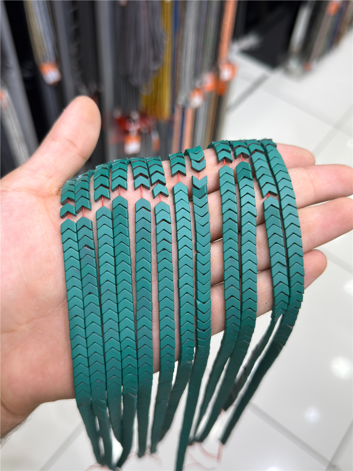 Hematit Taşı Çavuş Kesim Mat Yeşil 6x3mm Doğal Taş Dizi