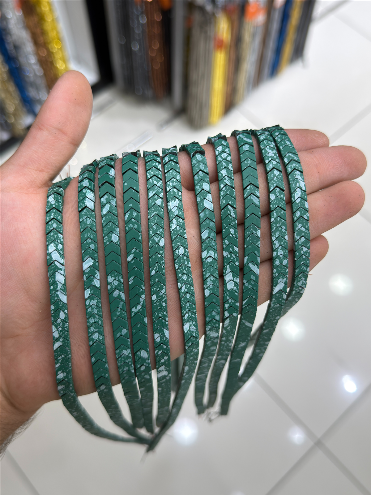 Hematit Taşı Çavuş Kesim Mat Yeşil 6x3mm Doğal Taş Dizi