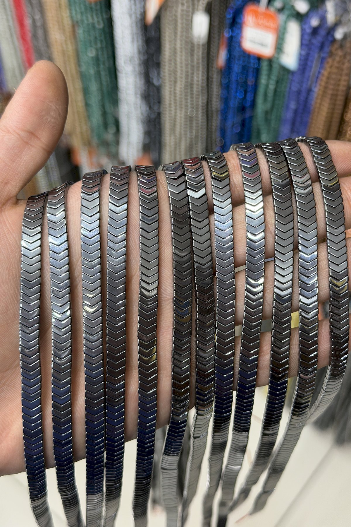 Hematit Taşı Çavuş Kesim Parlak Füme 6x2mm Doğal Taş Dizi