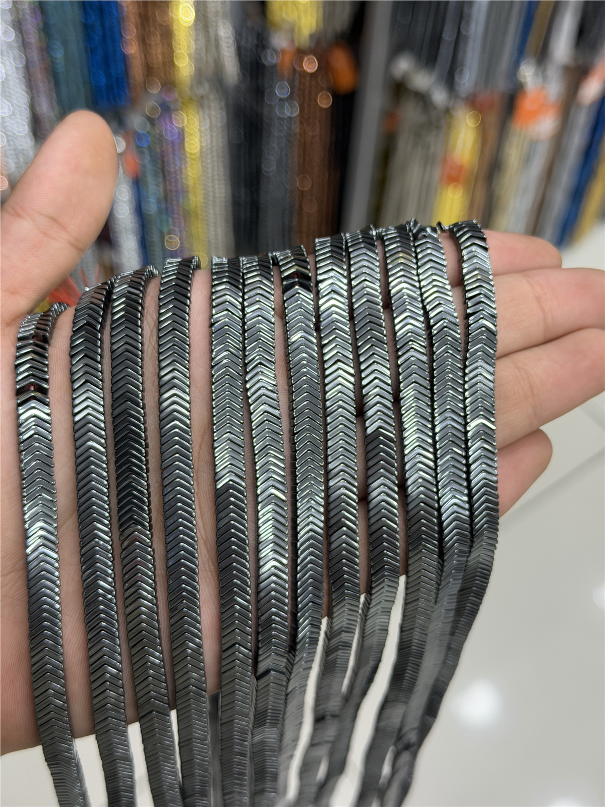 Hematit Taşı Çavuş Kesim Parlak Füme 7x1mm Doğal Taş Dizi