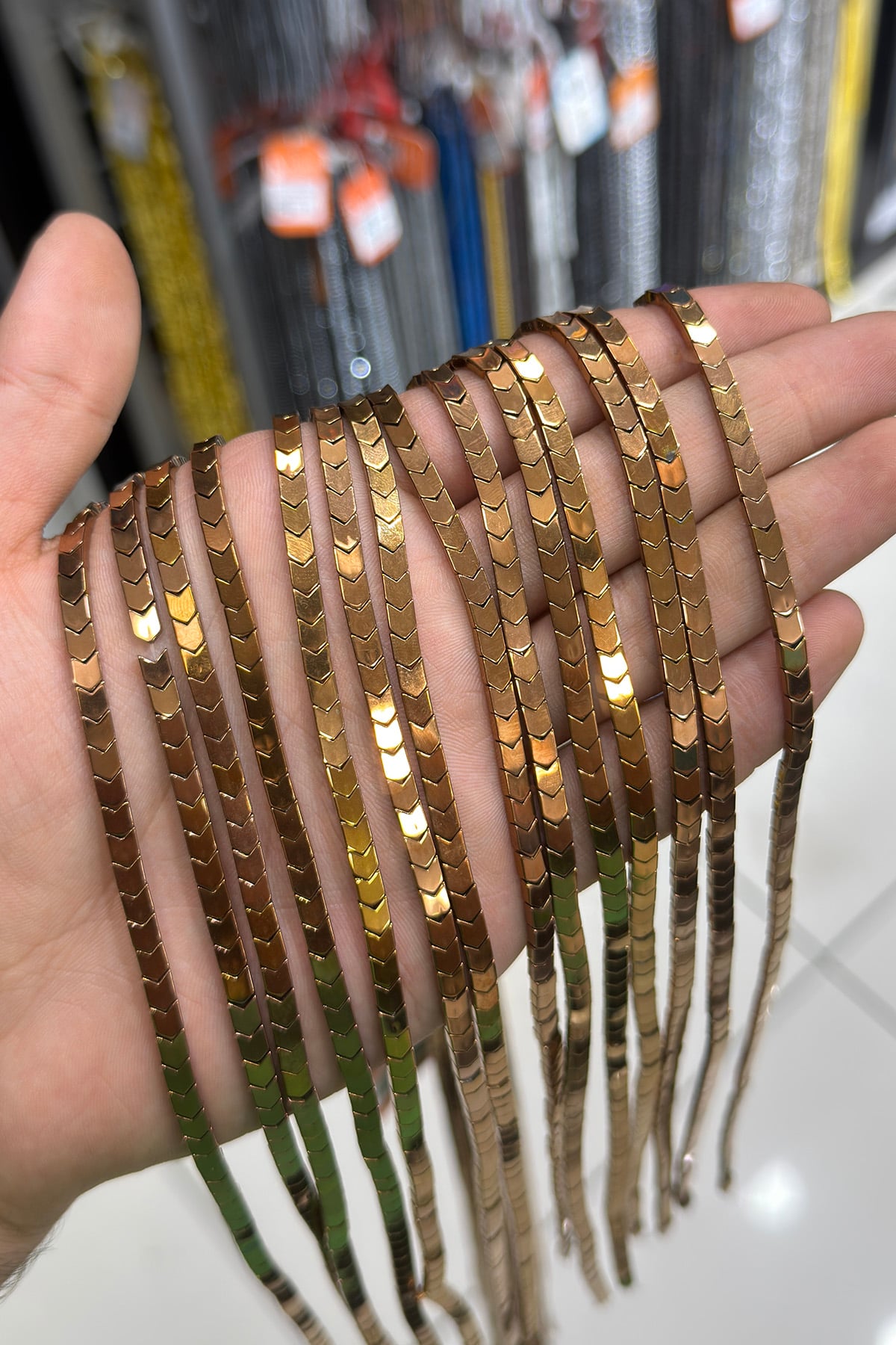 Hematit Taşı Çavuş Kesim Parlak Kahverengi 4x4mm Doğal Taş Dizi