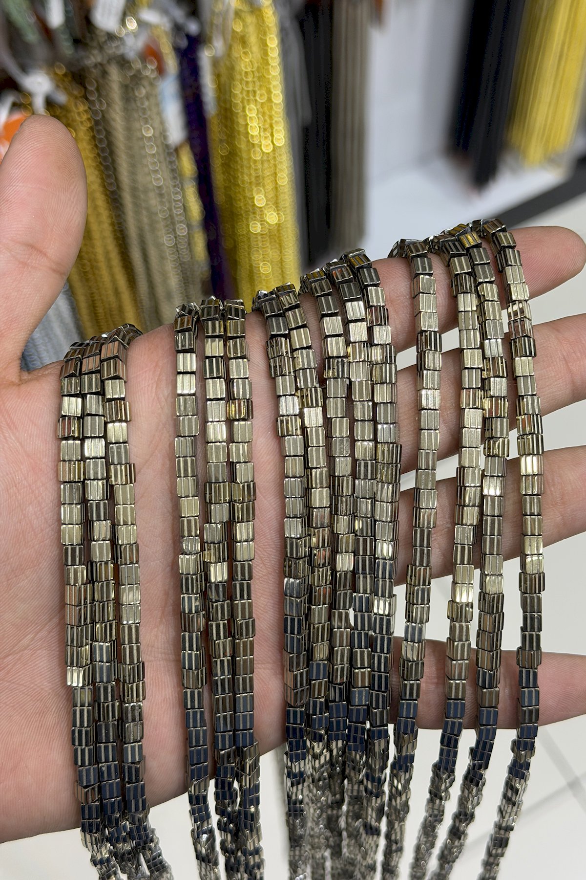 Hematit Taşı Çizgili Kesim Parlak Antik Sarı 4x4mm Doğal Taş Dizi
