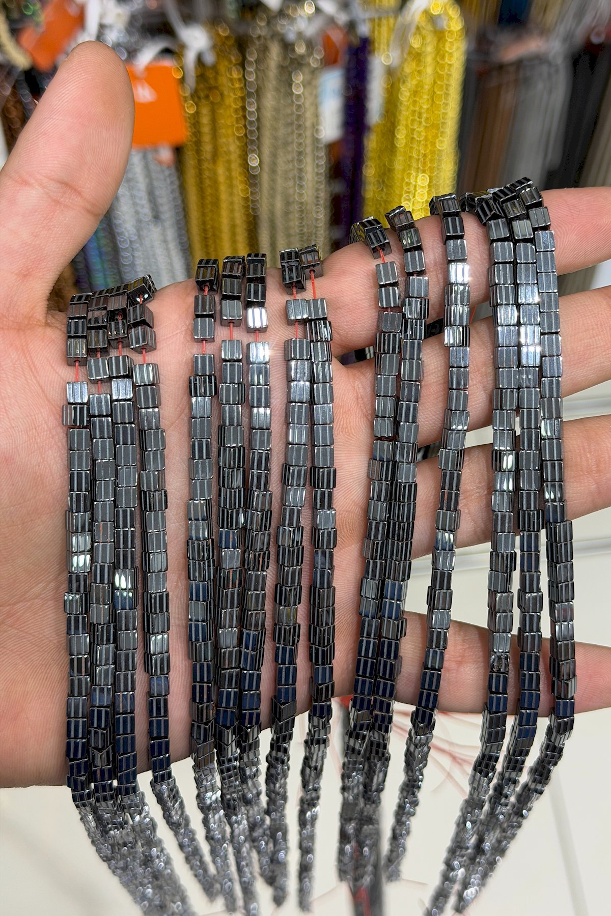 Hematit Taşı Çizgili Kesim Parlak Füme 4x4mm Doğal Taş Dizi