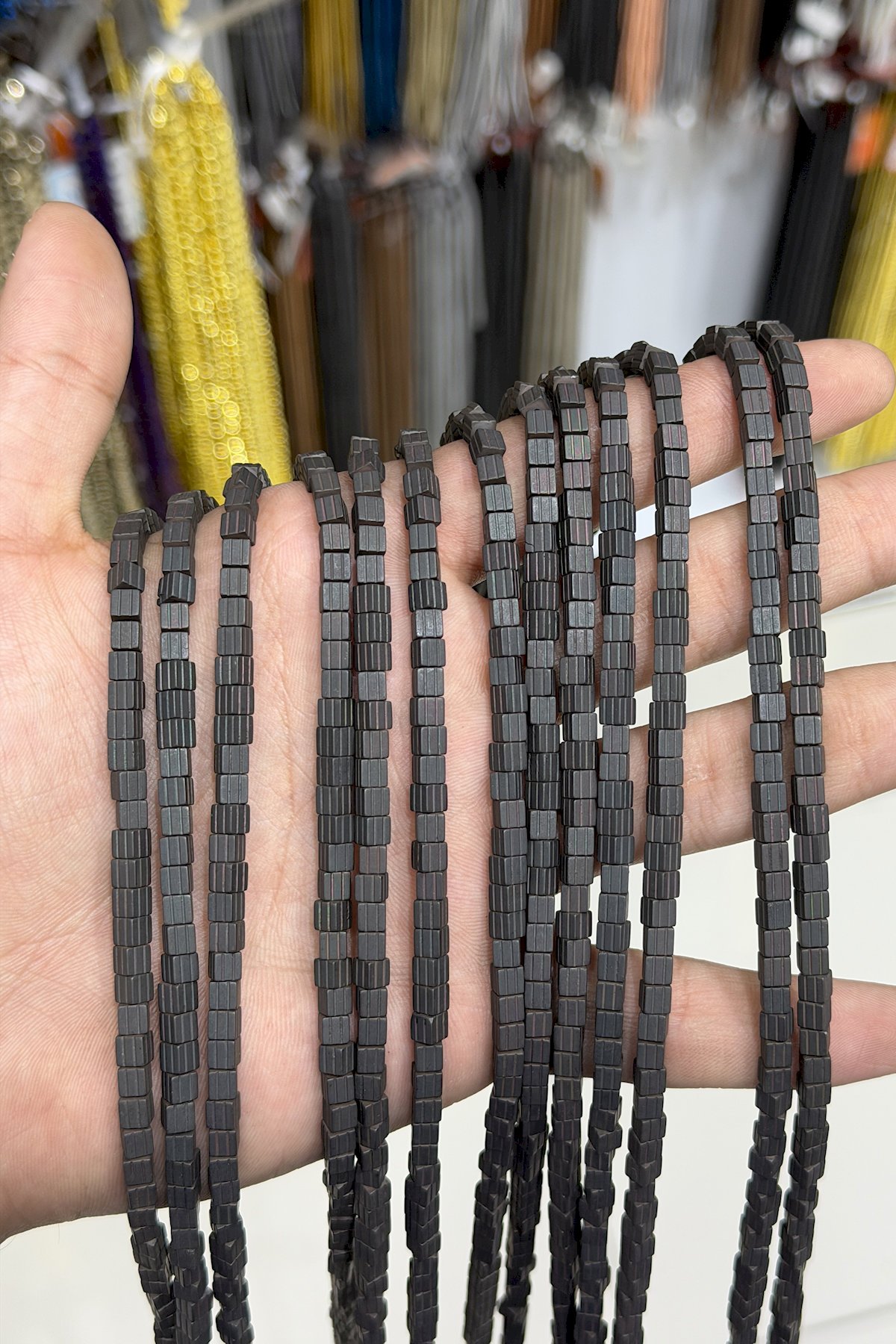 Hematit Taşı Çizgili Küp Kesim Mat Siyah 4x4mm Doğal Taş Dizi