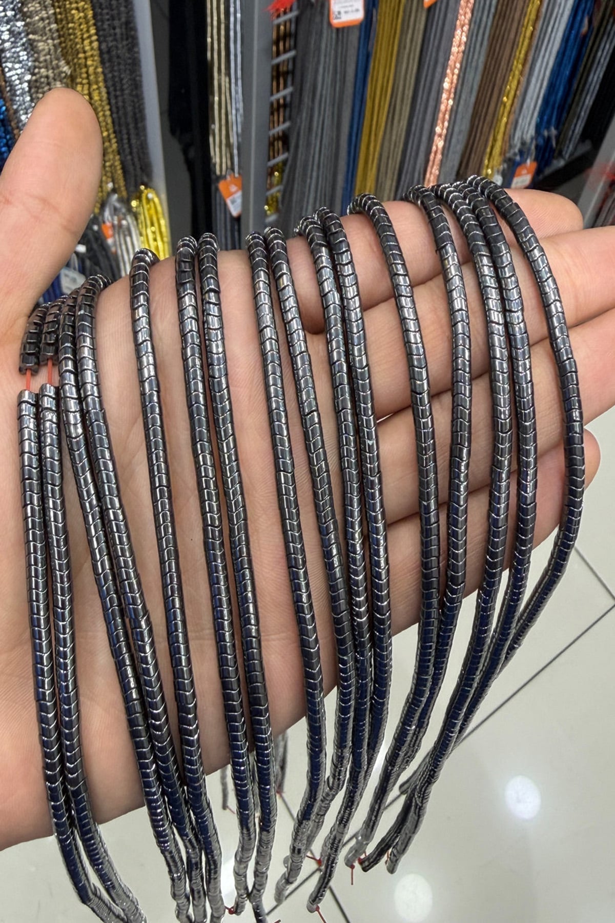 Hematit Taşı Dalgalı Kesim Parlak Füme 4x2mm Doğal Taş Dizi