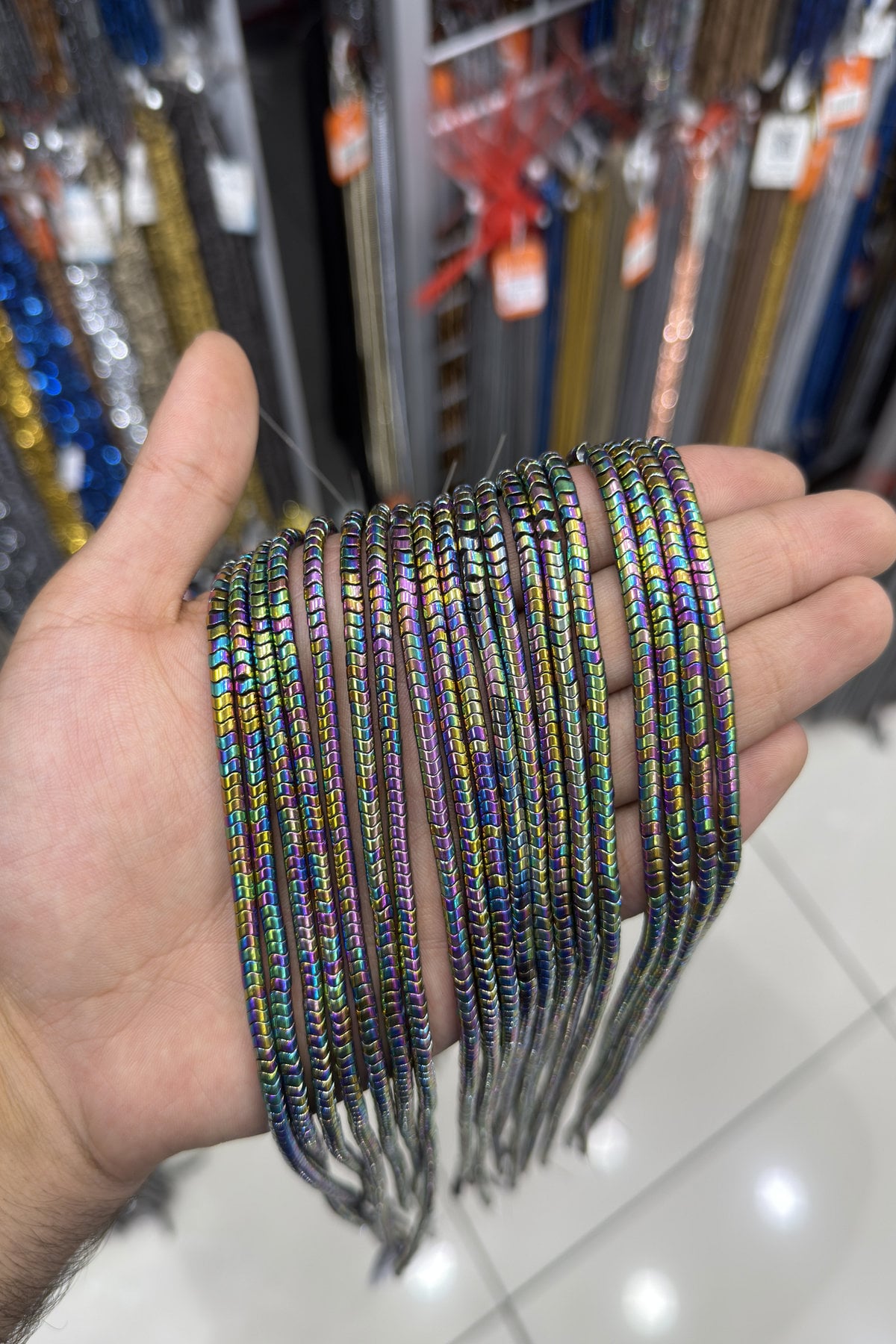 Hematit Taşı Dalgalı Kesim Parlak Gökkuşağı 4x2mm Doğal Taş Dizi