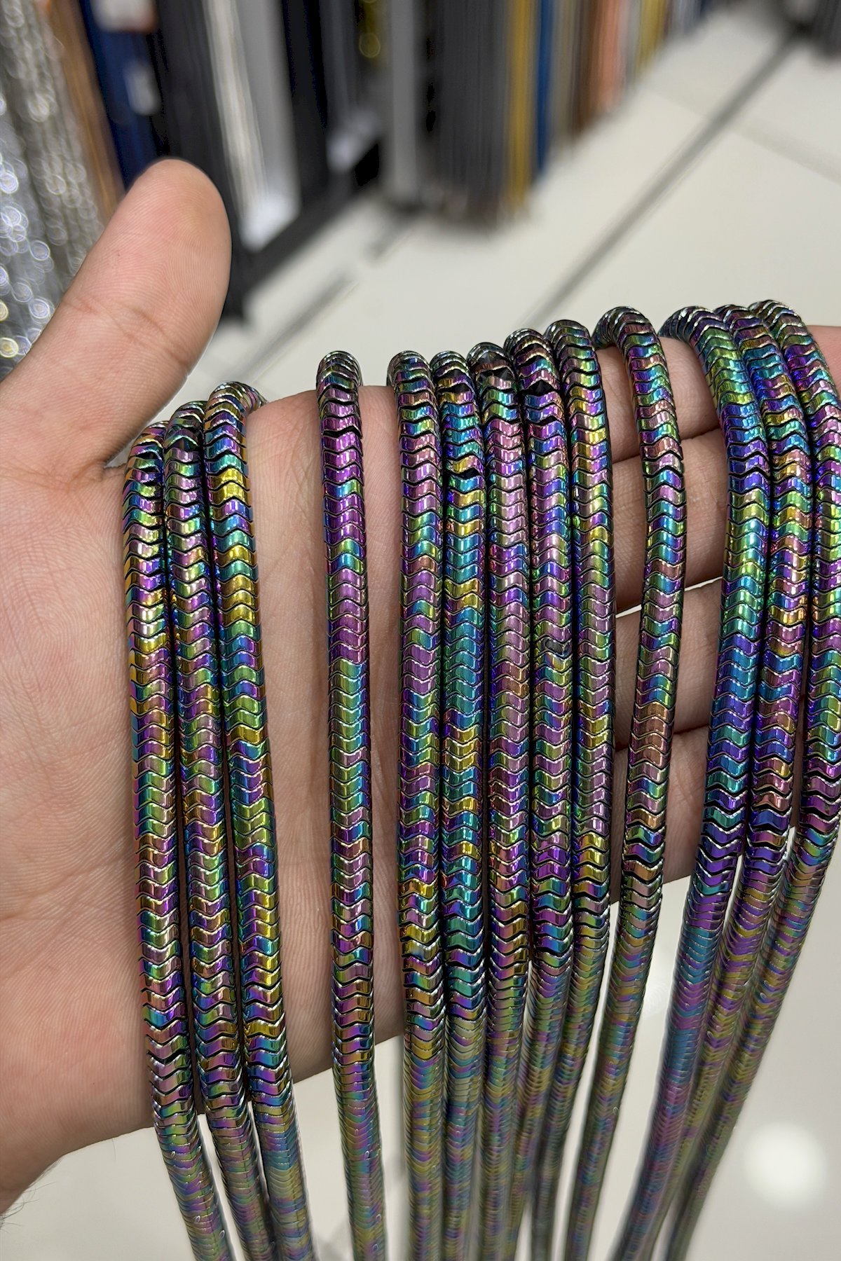 Hematit Taşı Dalgalı Kesim Parlak Gökkuşağı 6x2mm Doğal Taş Dizi