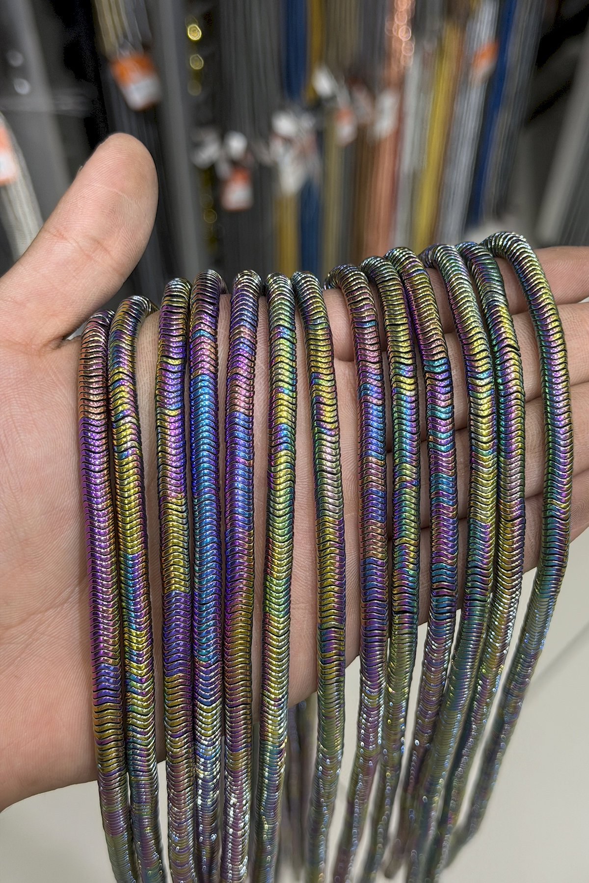 Hematit Taşı Dalgalı Kesim Parlak Gökkuşağı 6x1mm Doğal Taş Dizi