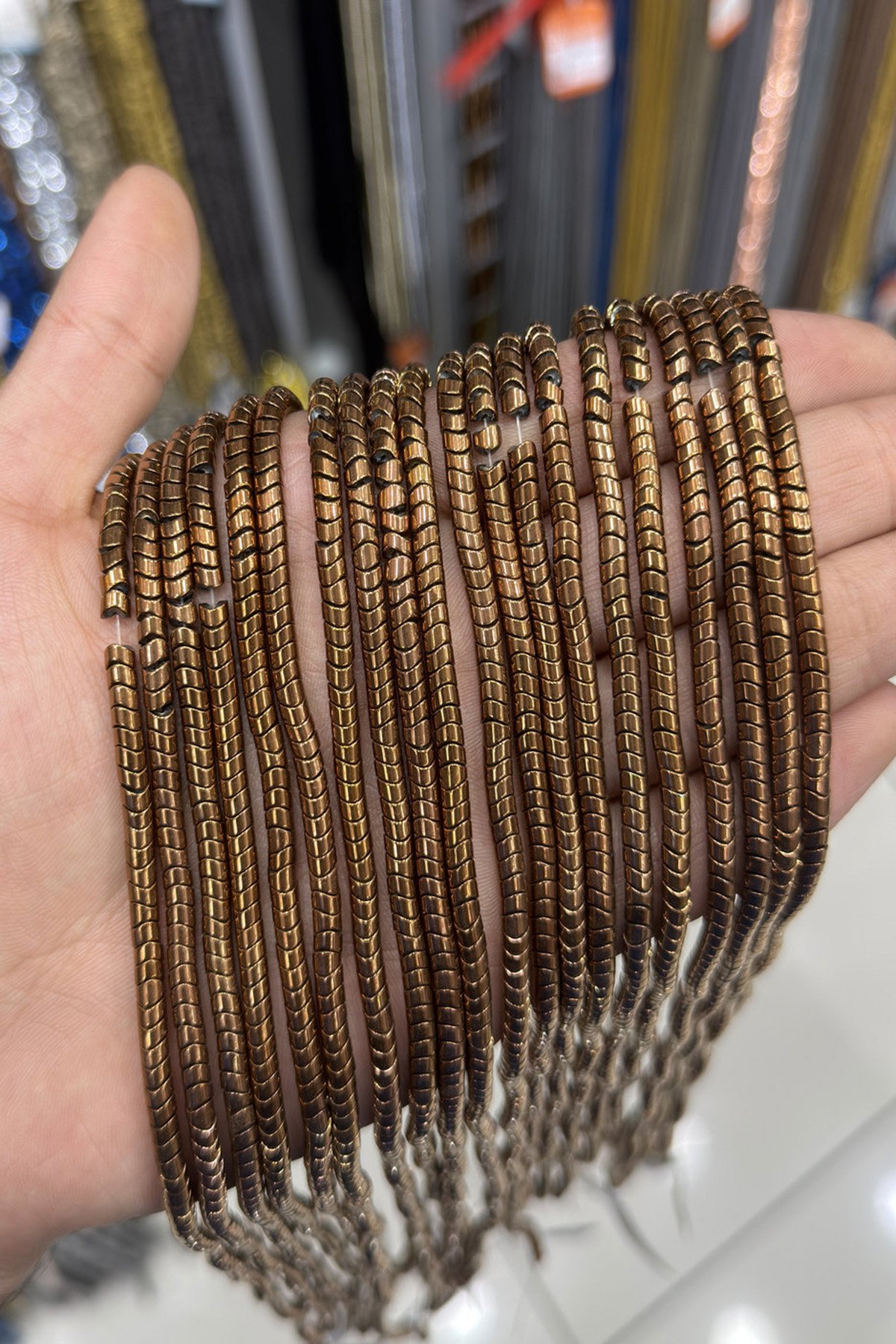 Hematit Taşı Dalgalı Kesim Parlak Kahverengi 4x2mm Doğal Taş Dizi