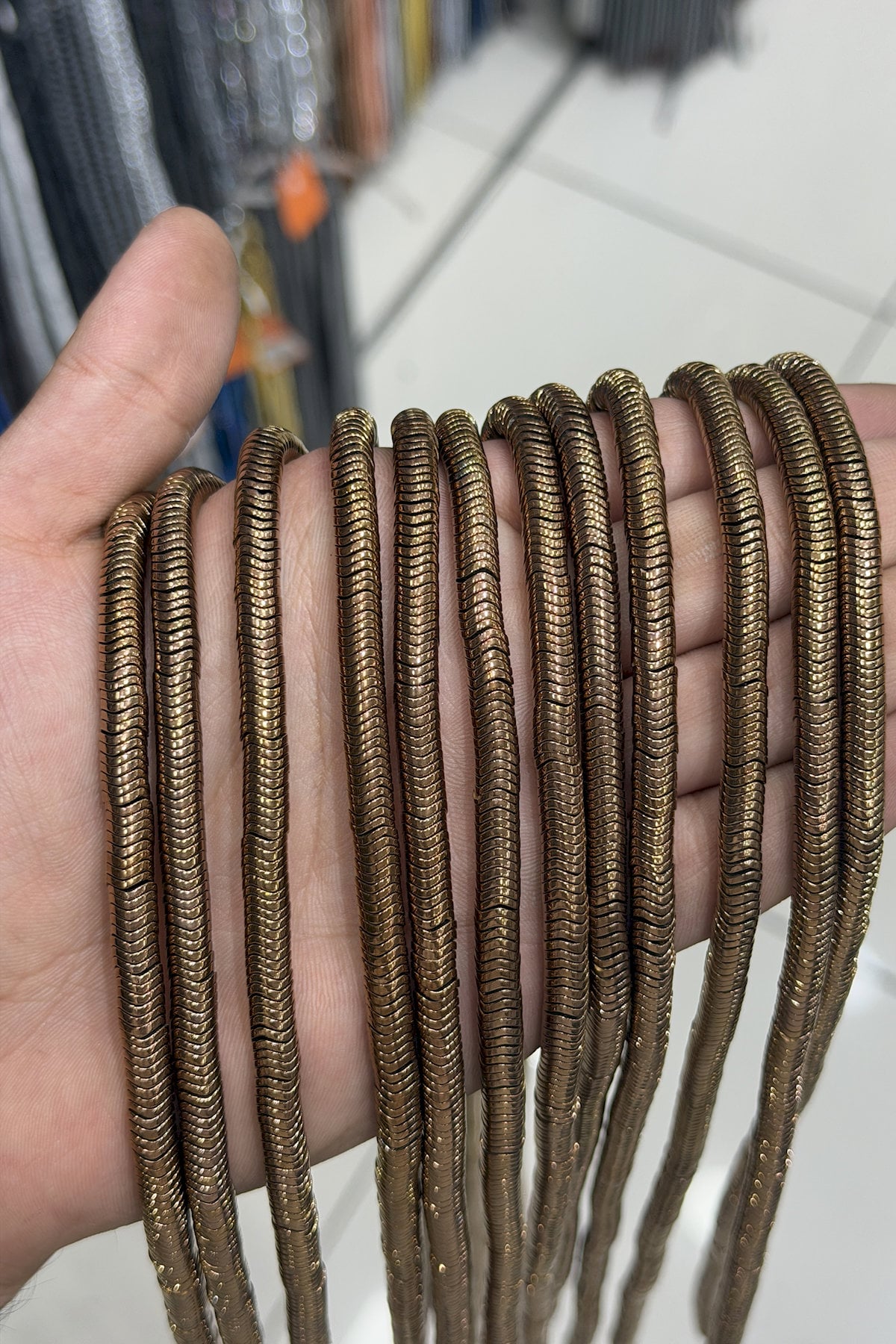 Hematit Taşı Dalgalı Kesim Parlak Kahverengi 6x1mm Doğal Taş Dizi