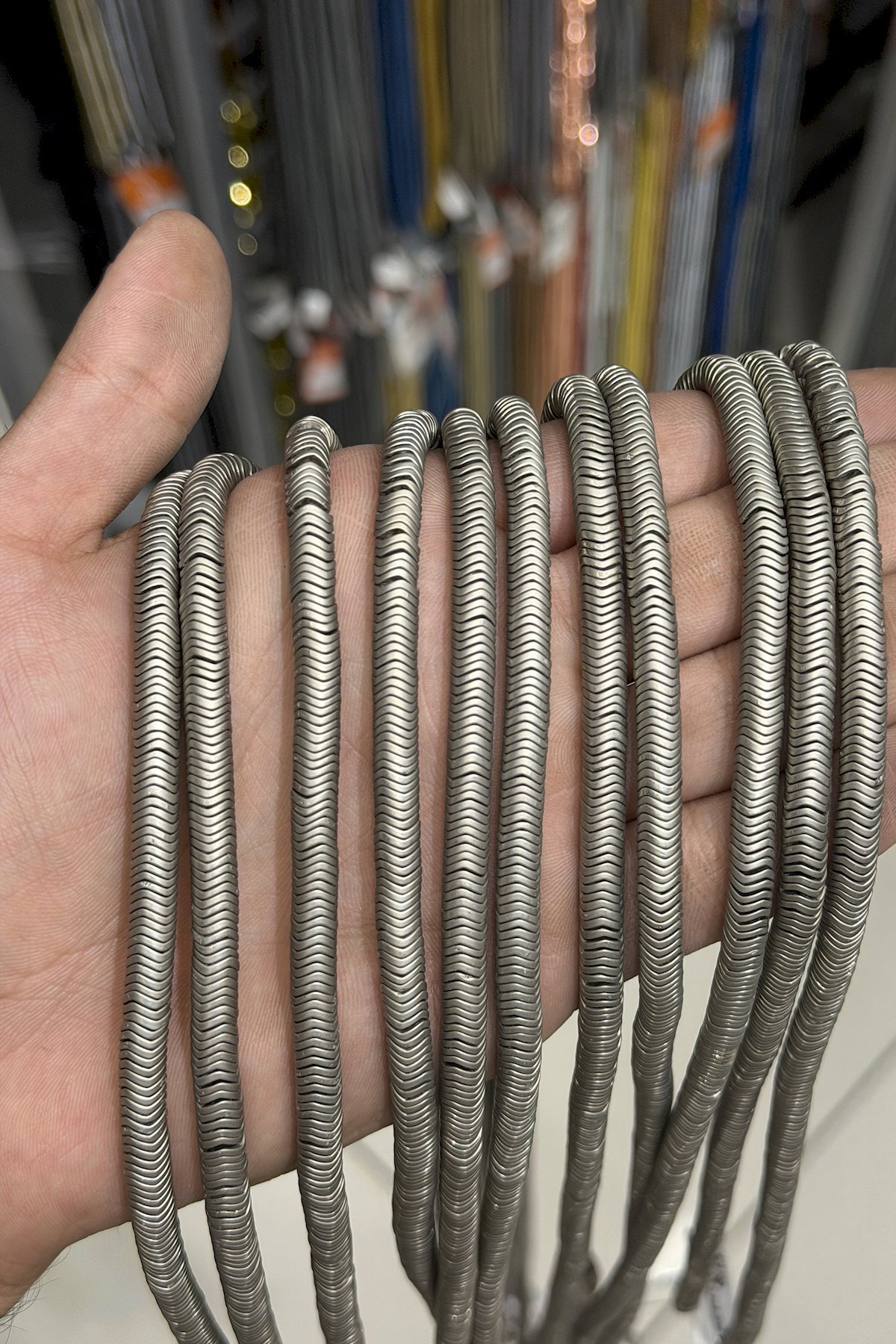 Hematit Taşı Dalgalı Rondela Kesim Mat Titanyum 6x1mm Doğal Taş Dizi