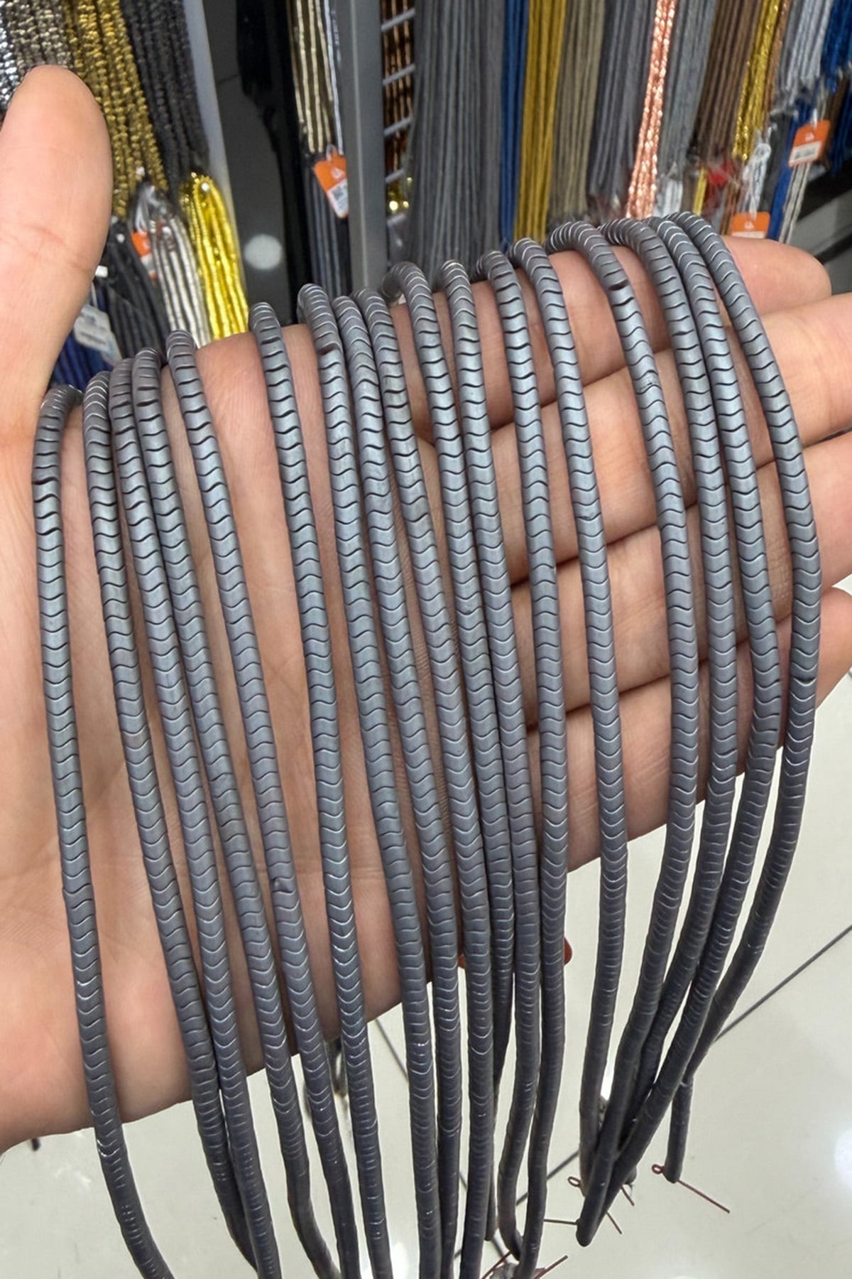 Hematit Taşı Dalgalı Rondela Kesim Mat Gri 4x2mm Doğal Taş Dizi