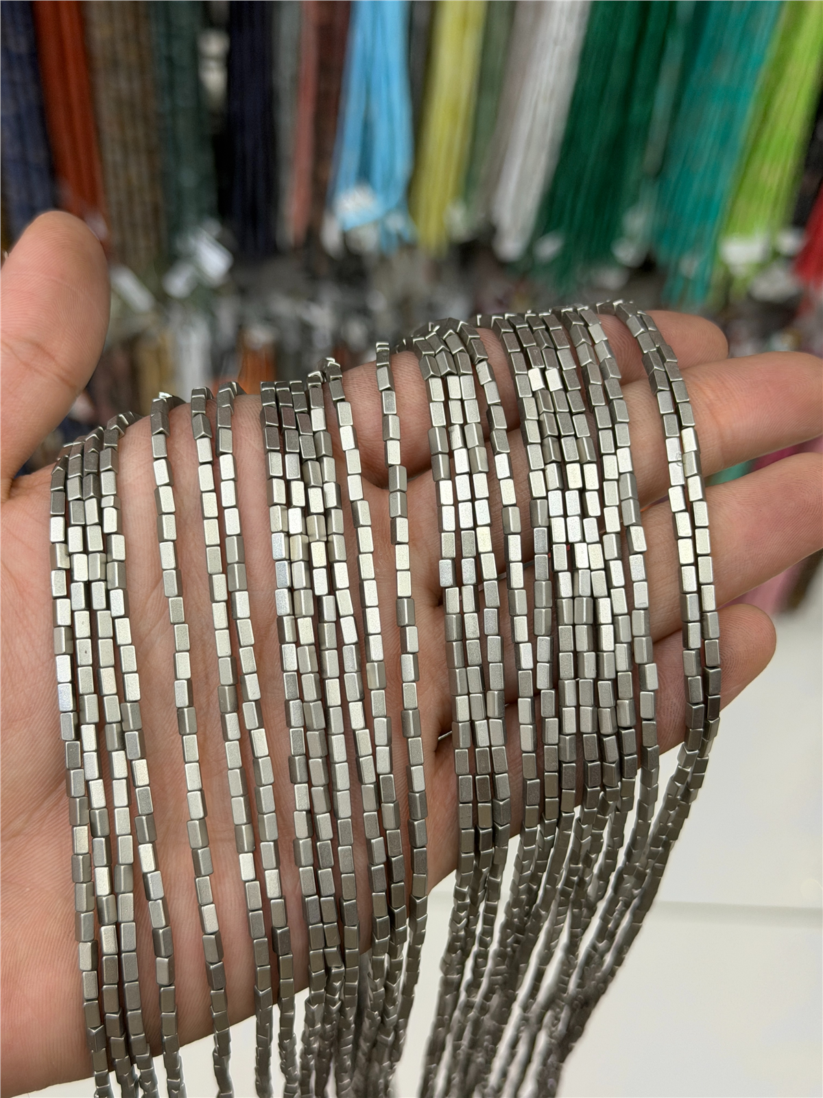 Hematit Taşı Dikdörtgen Kesim 2x4mm- Mat Titanyum Doğal Taş Dizi