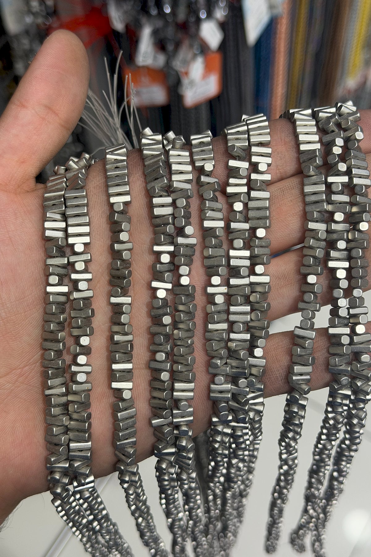Hematit Taşı Dikdörtgen Kesim 3x5mm- Mat Titanyum Doğal Taş Dizi