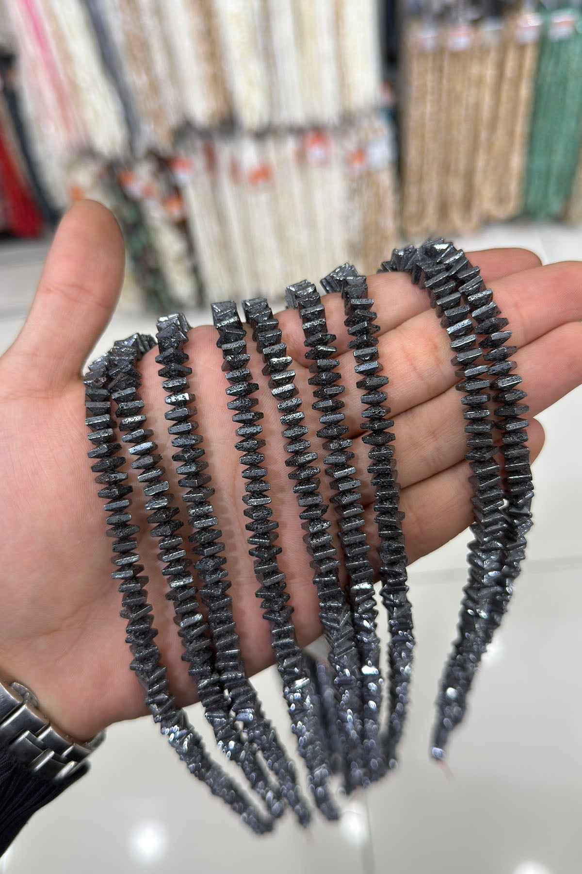 Hematit Taşı Dikdörtgen Kesim 4x6mm-Pütürlü Füme Doğal Taş Dizi