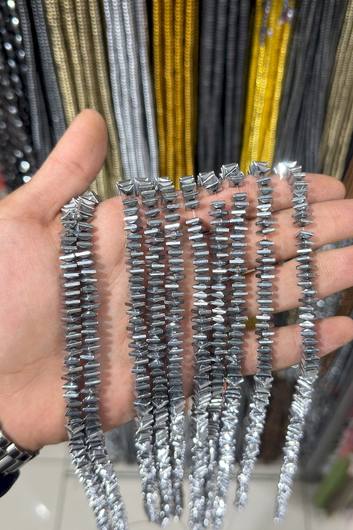 Hematit Taşı Dikdörtgen Kesim 4x6mm- Parlak Gümüş Doğal Taş Dizi