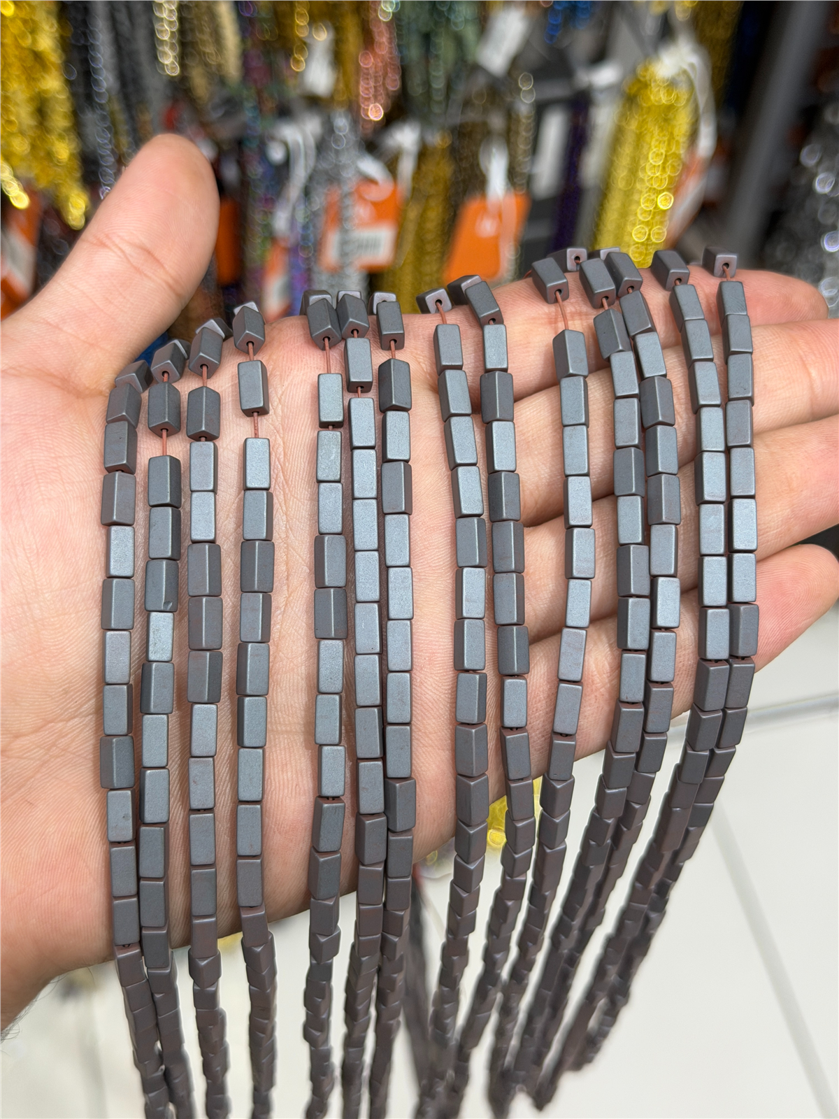 Hematit Taşı Dikdörtgen Kesim Mat Gri 4x8mm Doğal Taş Dizi