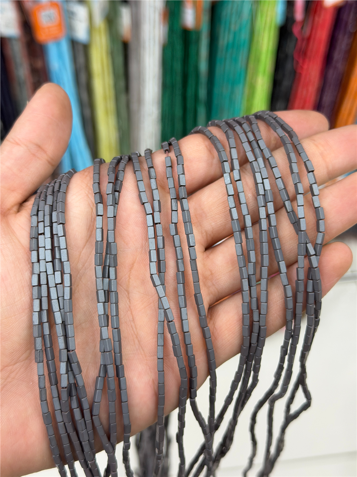 Hematit Taşı Dikdörtgen Kesim Mat Gri 2x4mm Doğal Taş Dizi