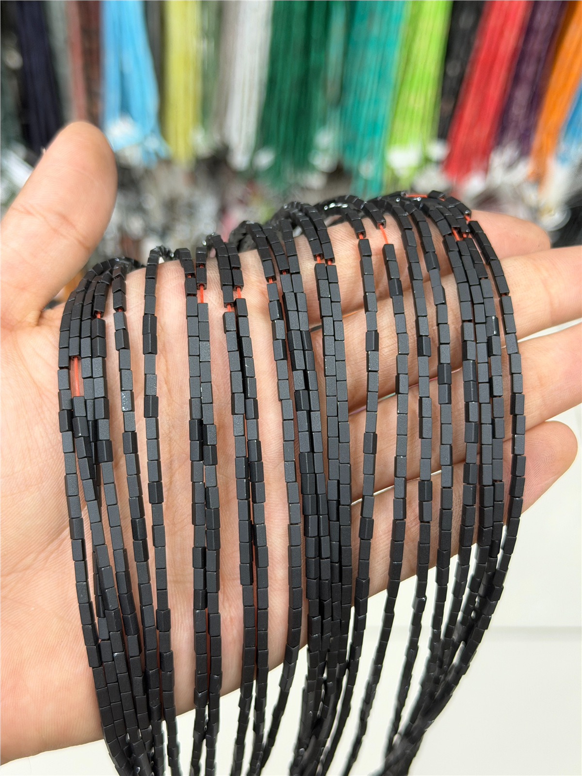 Hematit Taşı Dikdörtgen Kesim Mat Siyah 2x4mm Doğal Taş Dizi