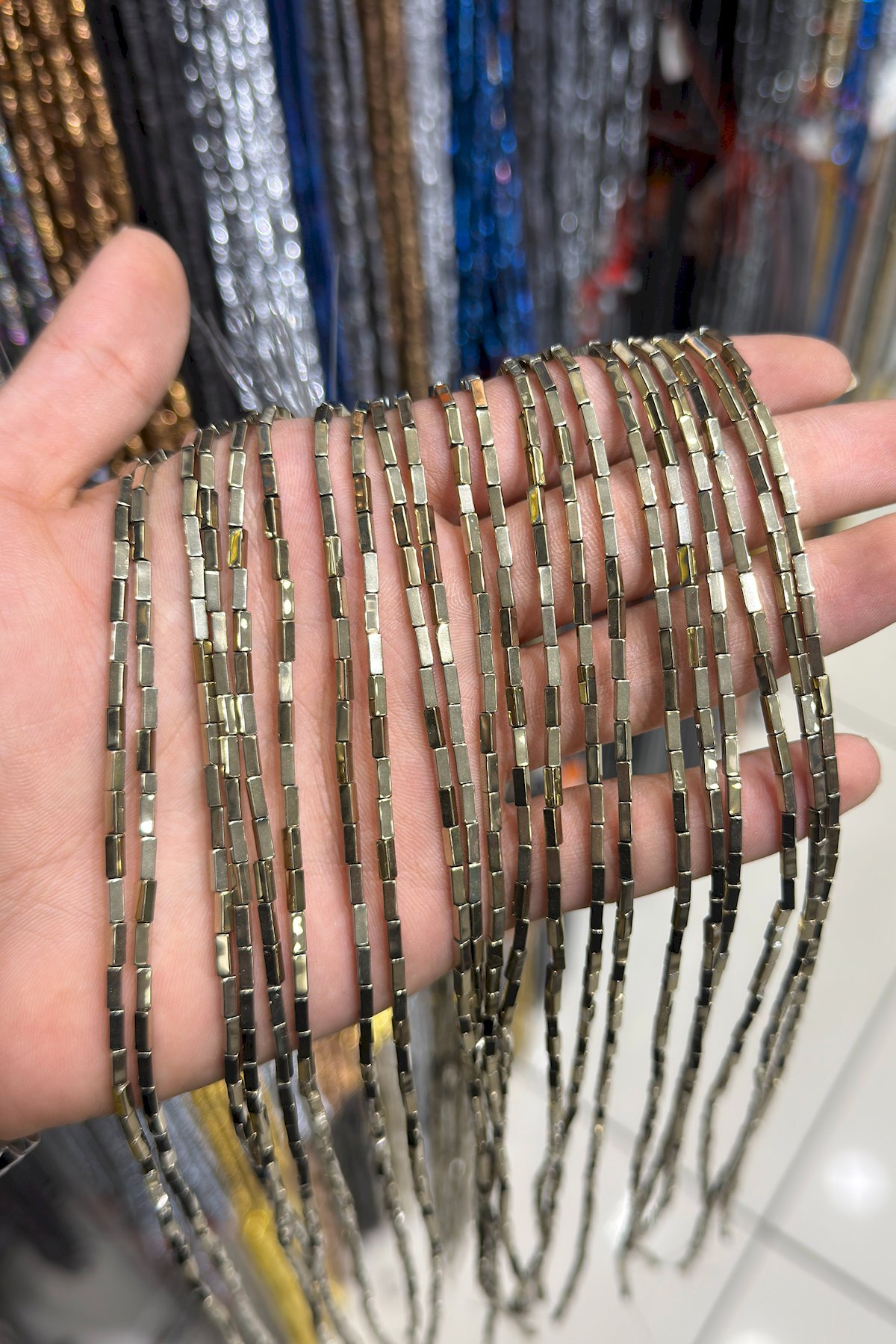 Hematit Taşı Dikdörtgen Kesim Parlak Antik Sarı 2x6mm Doğal Taş Dizi