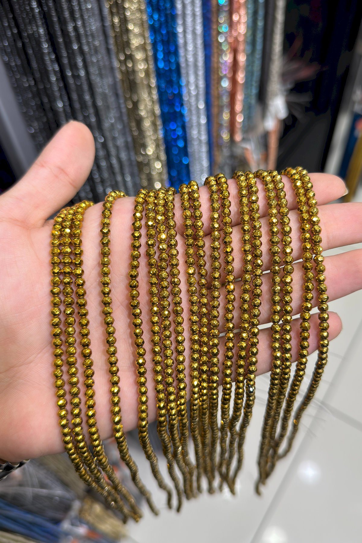 Hematit Taşı Faset Kesim Parlak Gold 4mm Doğal Taş Dizi