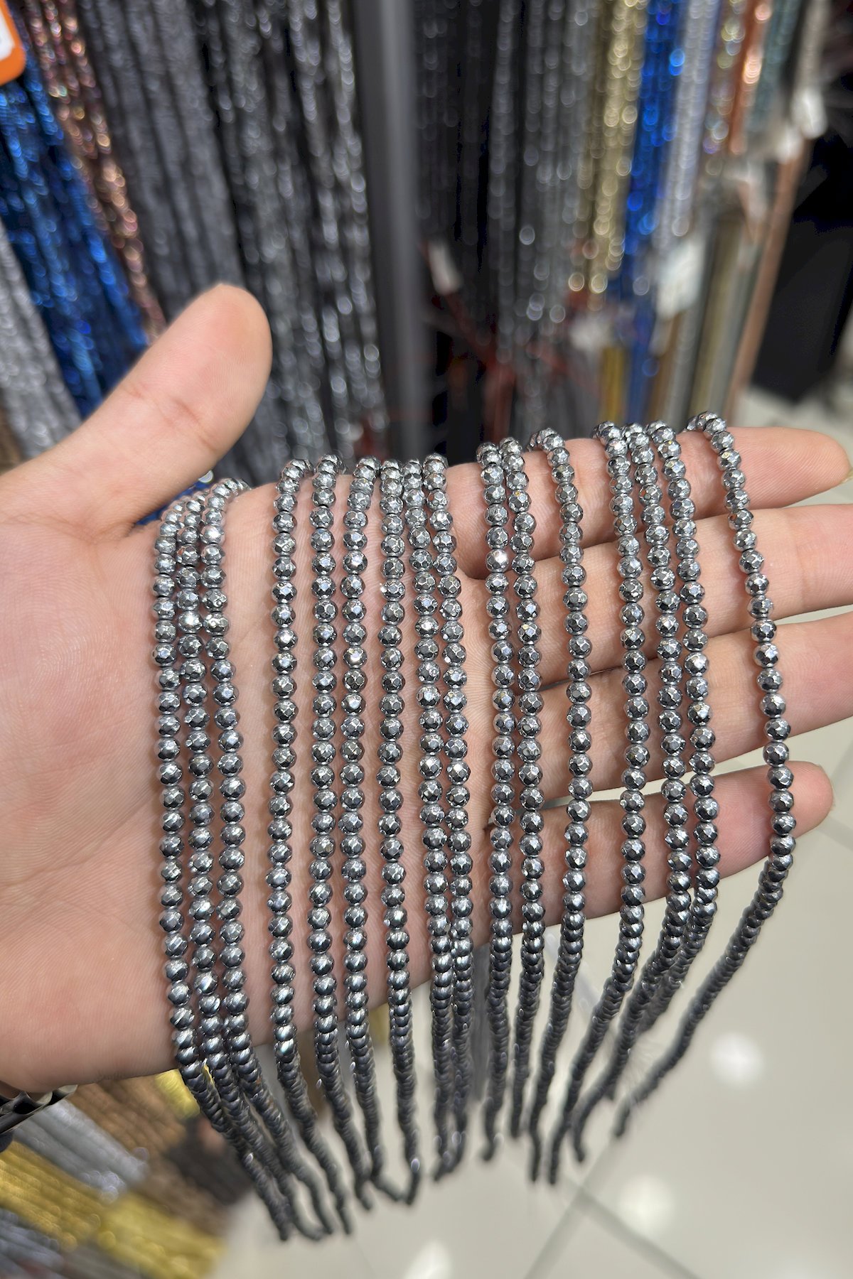 Hematit Taşı Faset Kesim Parlak Gümüş 4mm Doğal Taş Dizi