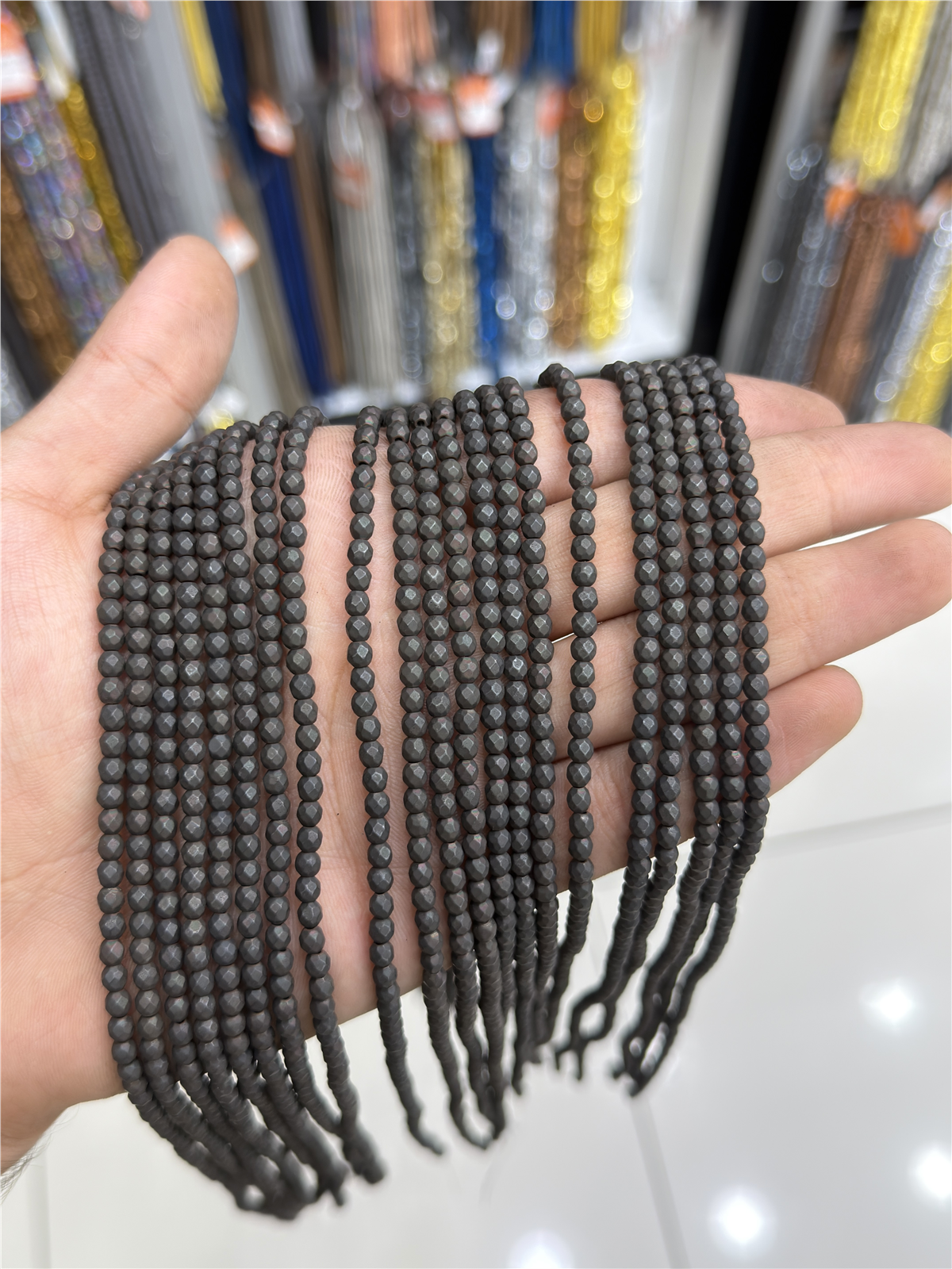 Hematit Taşı Faset Küre Kesim Mat Siyah 4mm Doğal Taş Dizi