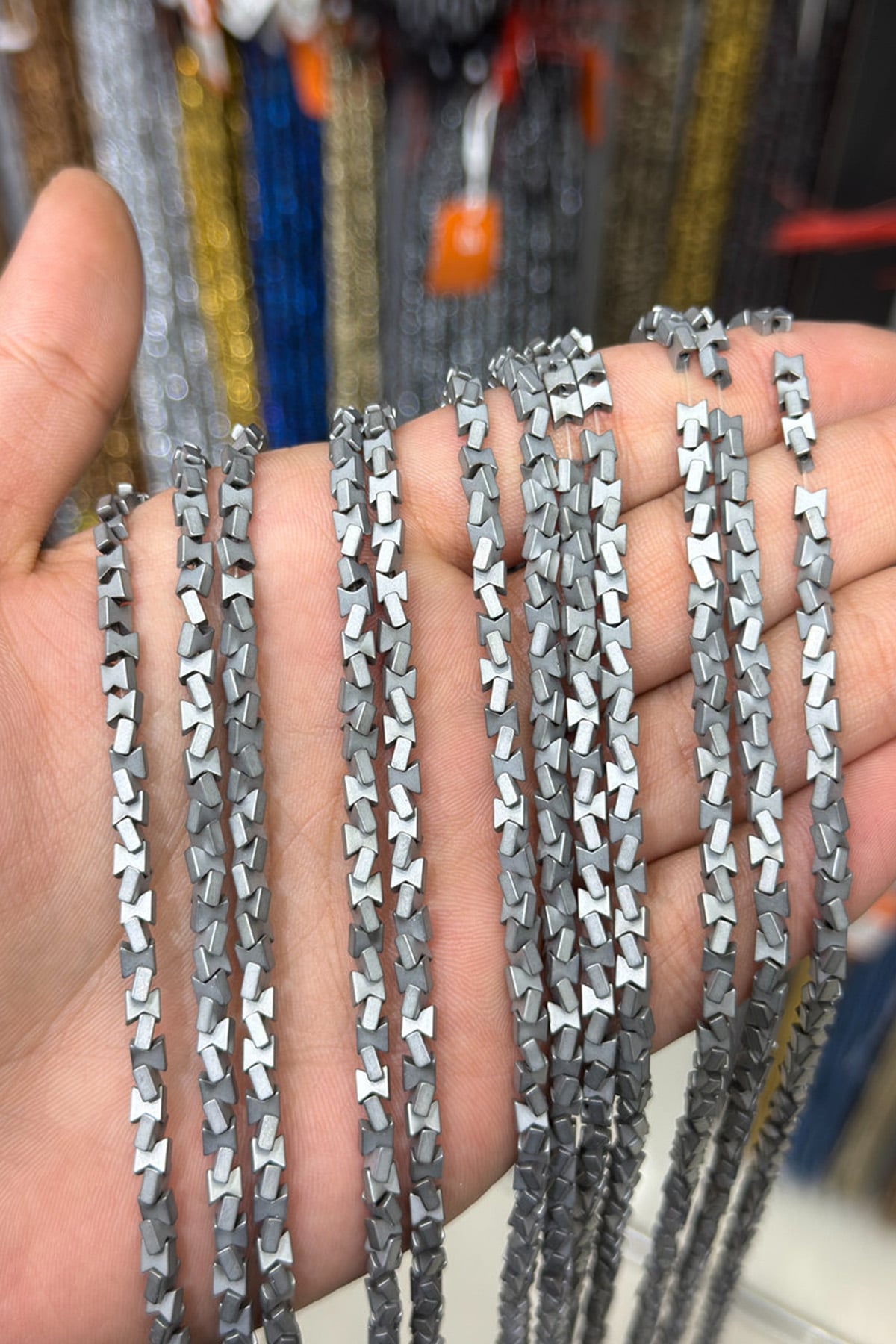 Hematit Taşı Fiyonk Kesim Mat Açık Gri 4x4mm Doğal Taş Dizi