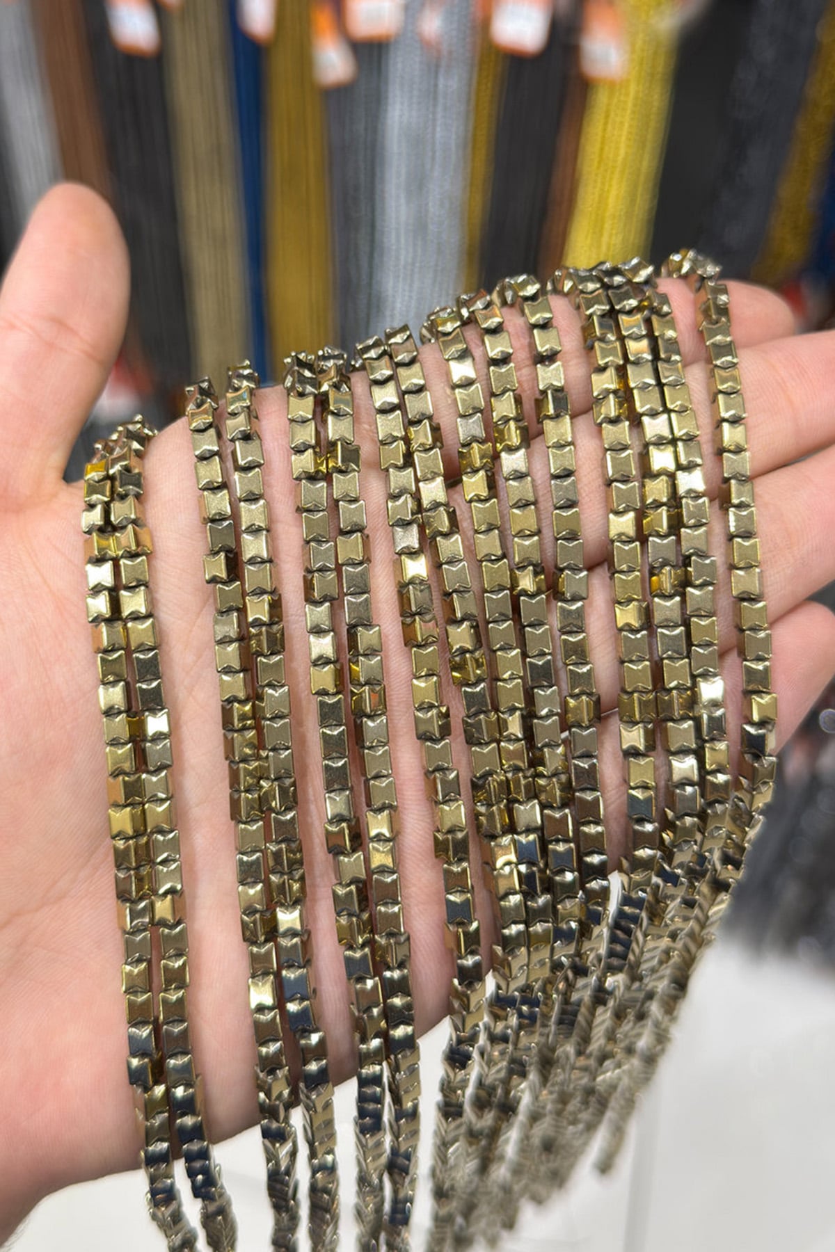 Hematit Taşı Fiyonk Kesim Parlak Antik Sarı 4x4mm Doğal Taş Dizi